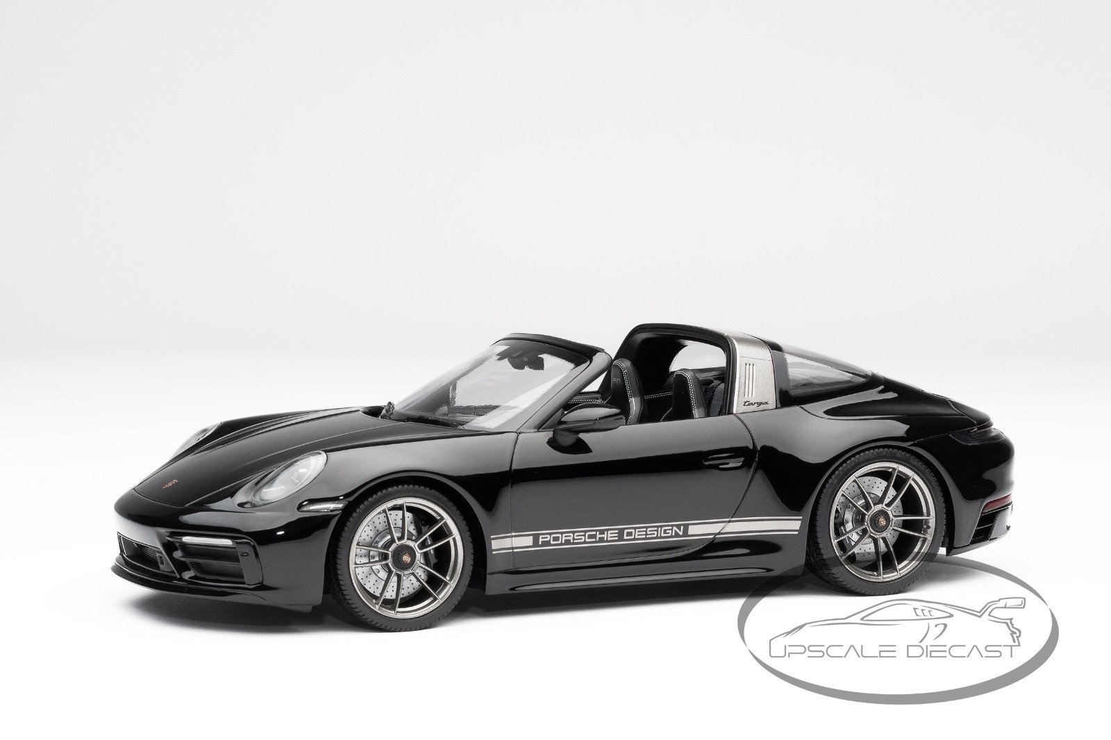 1:18 Minichamps Porsche 911 (992) Targa 4 GTS 50 Year Porsche Design Dealer NEW