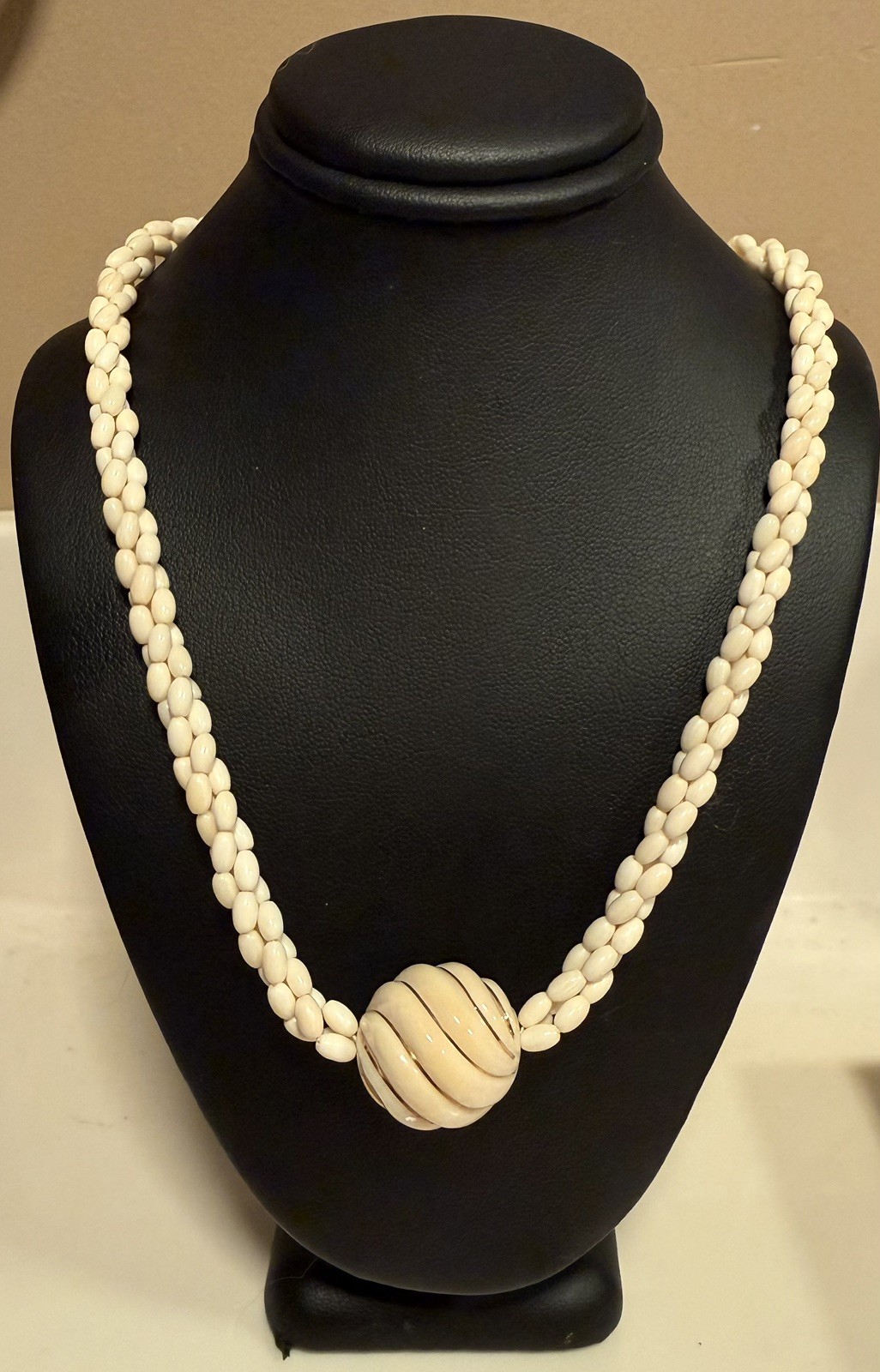 Vintage Carved / Polished Bead 18\ Vintage Carved / Polished Bead 18\