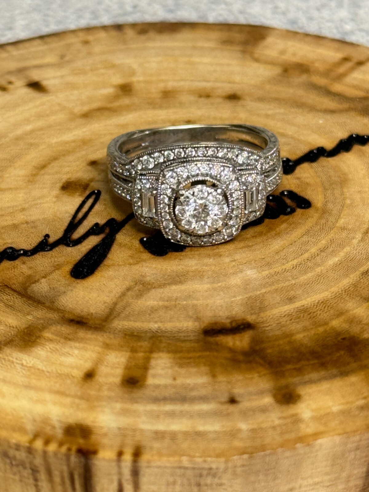 1.0 Carat Lovebright, Round tapered,14 KT White Gold diamond ring 1.0 Carat Lovebright, Round tapered,14 KT White Gold diamond ring