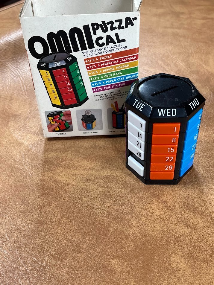 Vintage Omni Puzza-Cal Calendar Puzzle Bank Pen Pencil Holder Retro Desk Toy NEW Vintage Omni Puzza-Cal Calendar Puzzle Bank Pen Pencil Holder Retro Desk Toy NEW