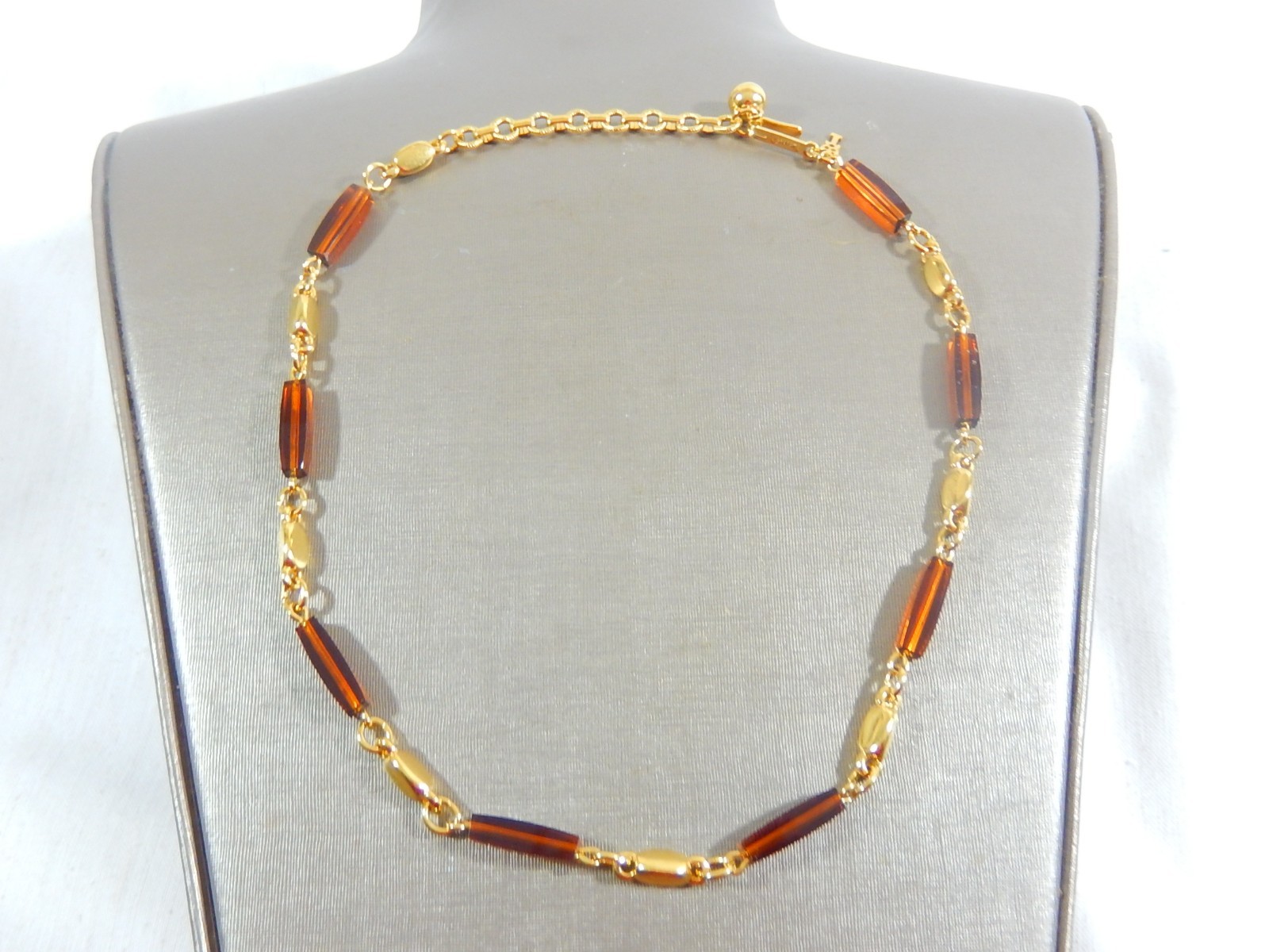 VTG 60\'s TRIFARI MINIMALIST AMBER LUCITE STATIONS GOLD TONE 15.5\