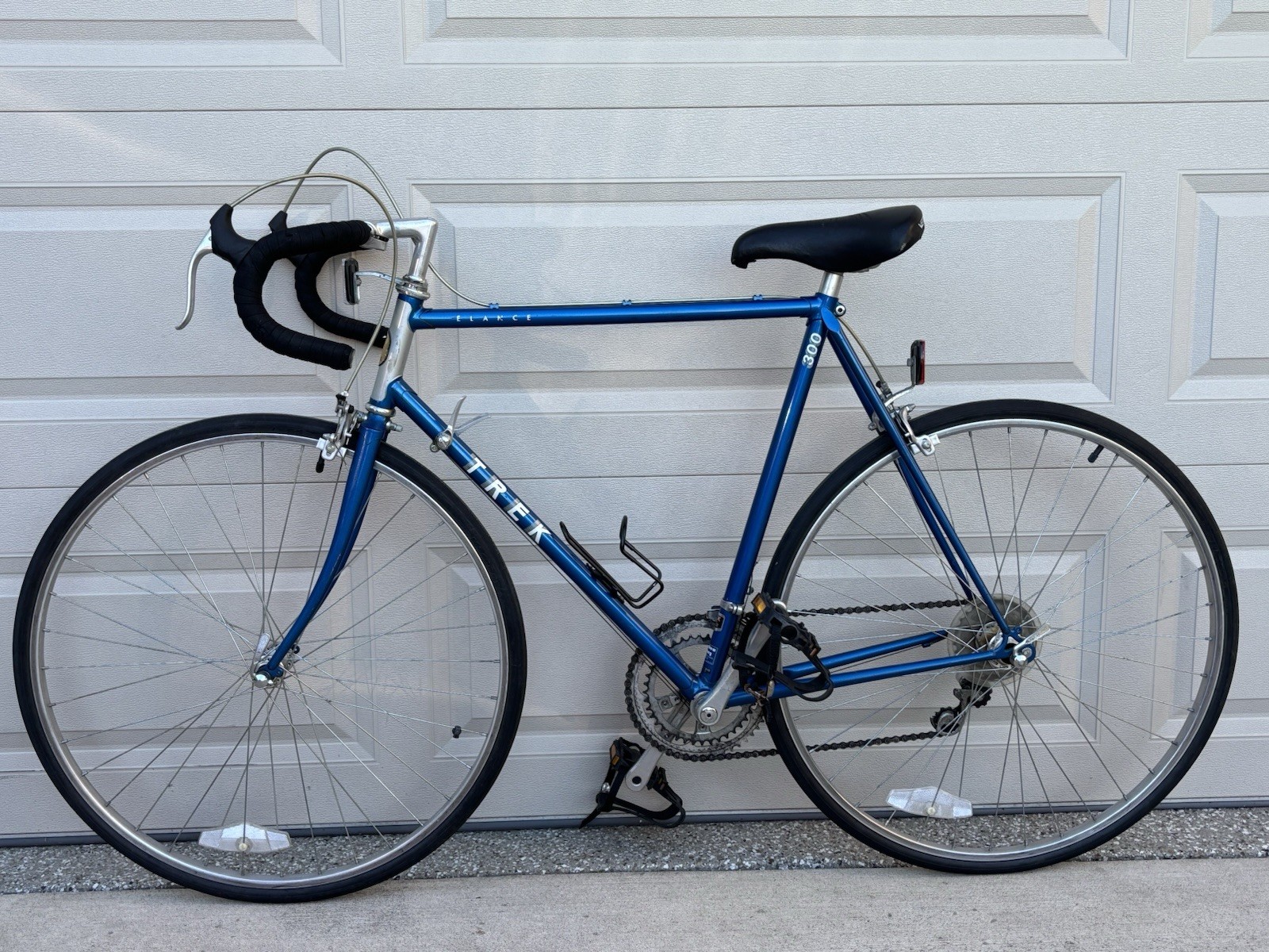Vintage Blue Trek Elance 300 12 Speed, 23 Inch Frame, Great Shape. ￼