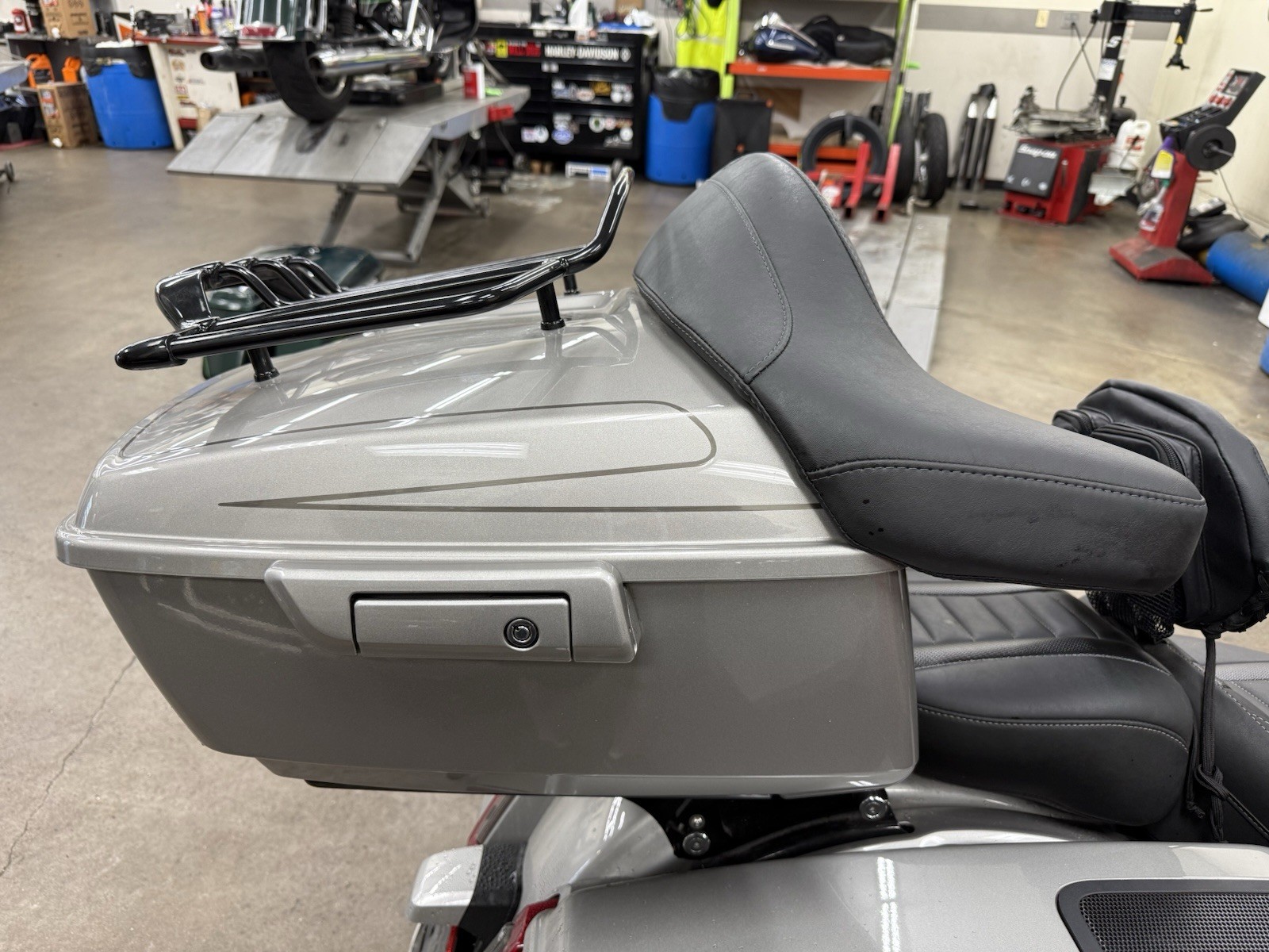 Harley-Davidson CVO Dark Platinum Detachable Tour Pak 53000999EWO
