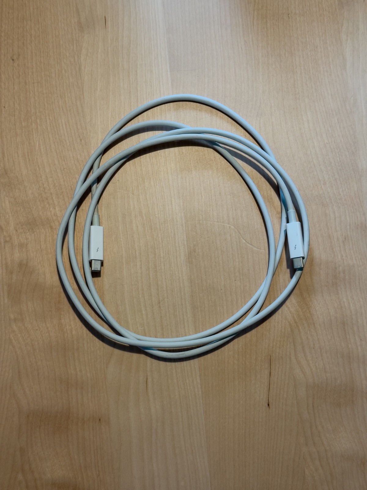 Used Apple Genuine Original Thunderbolt 2 Cable (2M) MC913ZM/A White A1410 Used Apple Genuine Original Thunderbolt 2 Cable (2M) MC913ZM/A White A1410