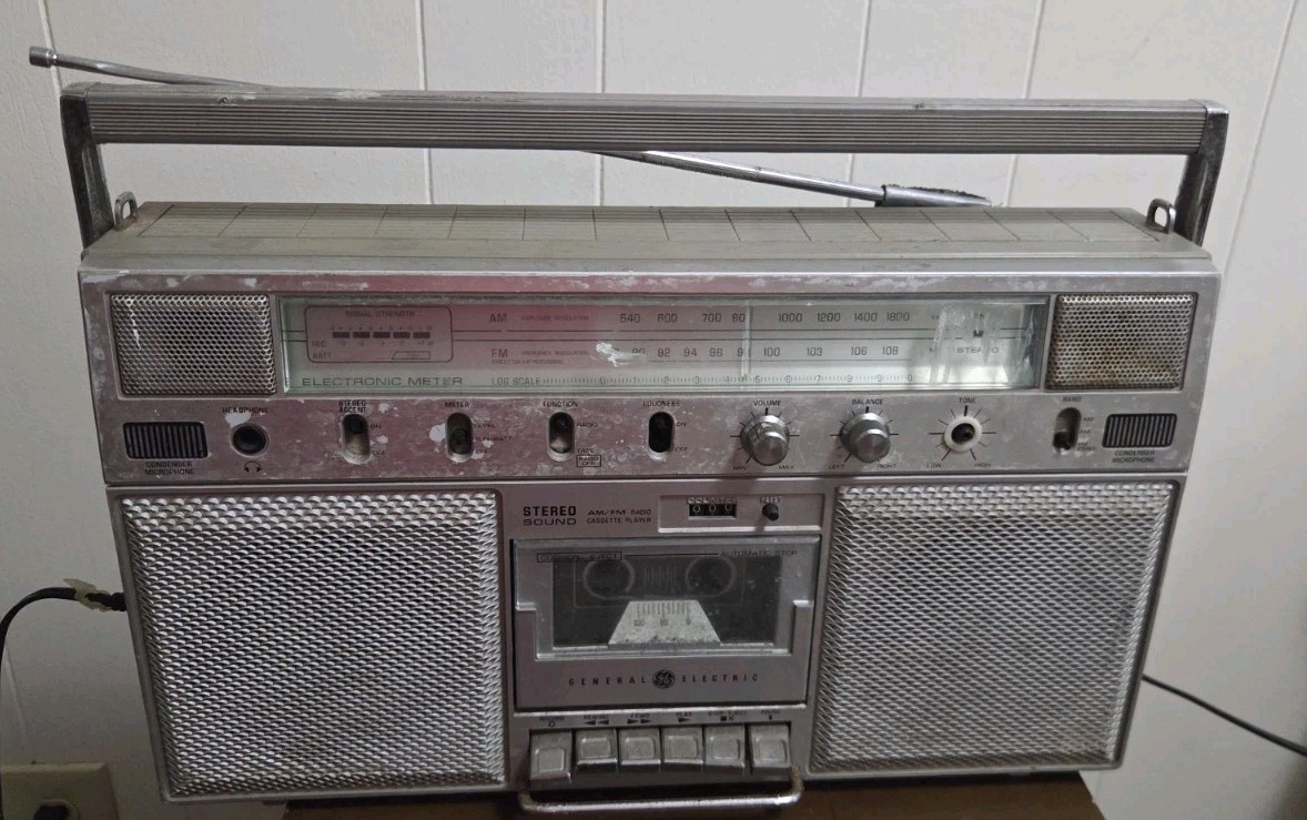 1980s GE General Electric 3-5254a Boom Box AM/FM Radio Cassette (Parts Only)