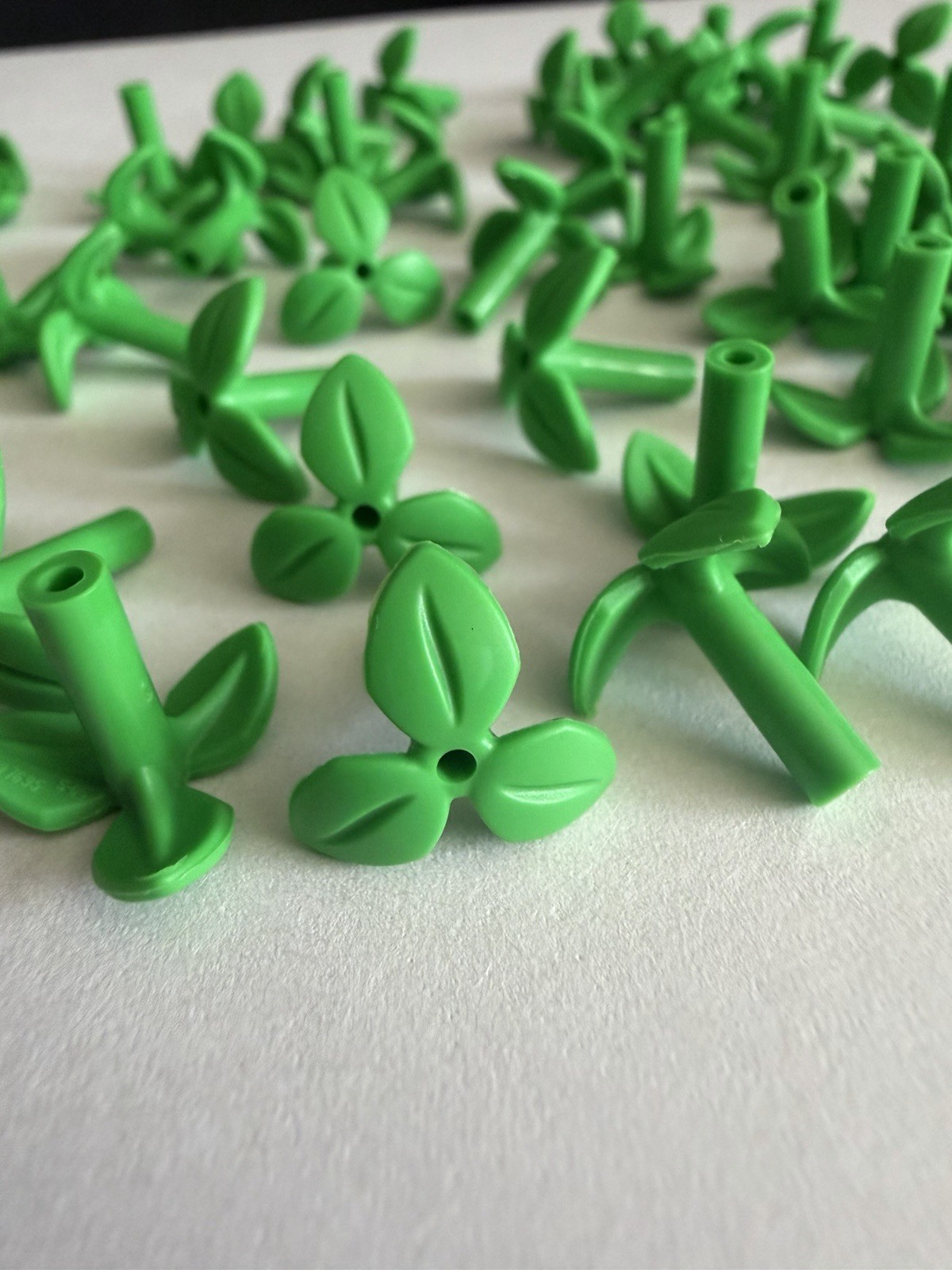 200 BRAND NEW LEGO Green Plant Curved Upright Leaf Tree Three Leaves Pieces LOT