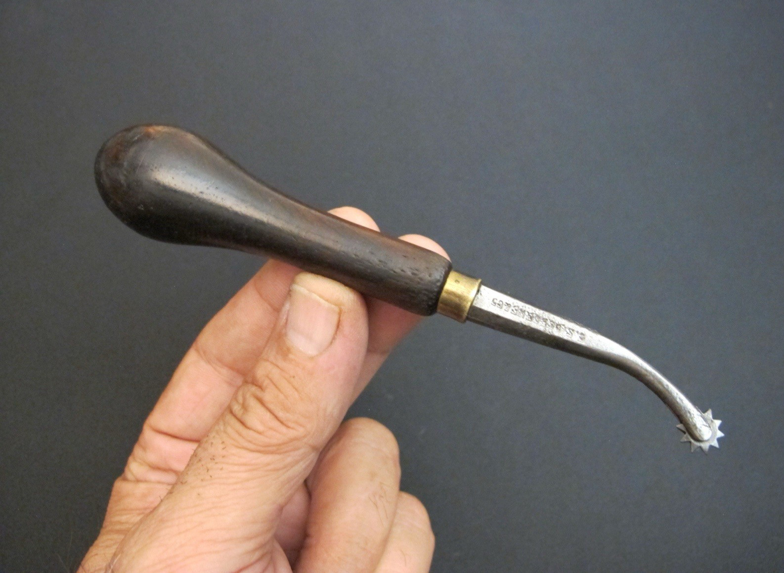 Vtg “C.S. OSBORNE” Saddle Maker/Cobblers Overstitch Wheel Pricking Antique Tool Vtg “C.S. OSBORNE” Saddle Maker/Cobblers Overstitch Wheel Pricking Antique Tool