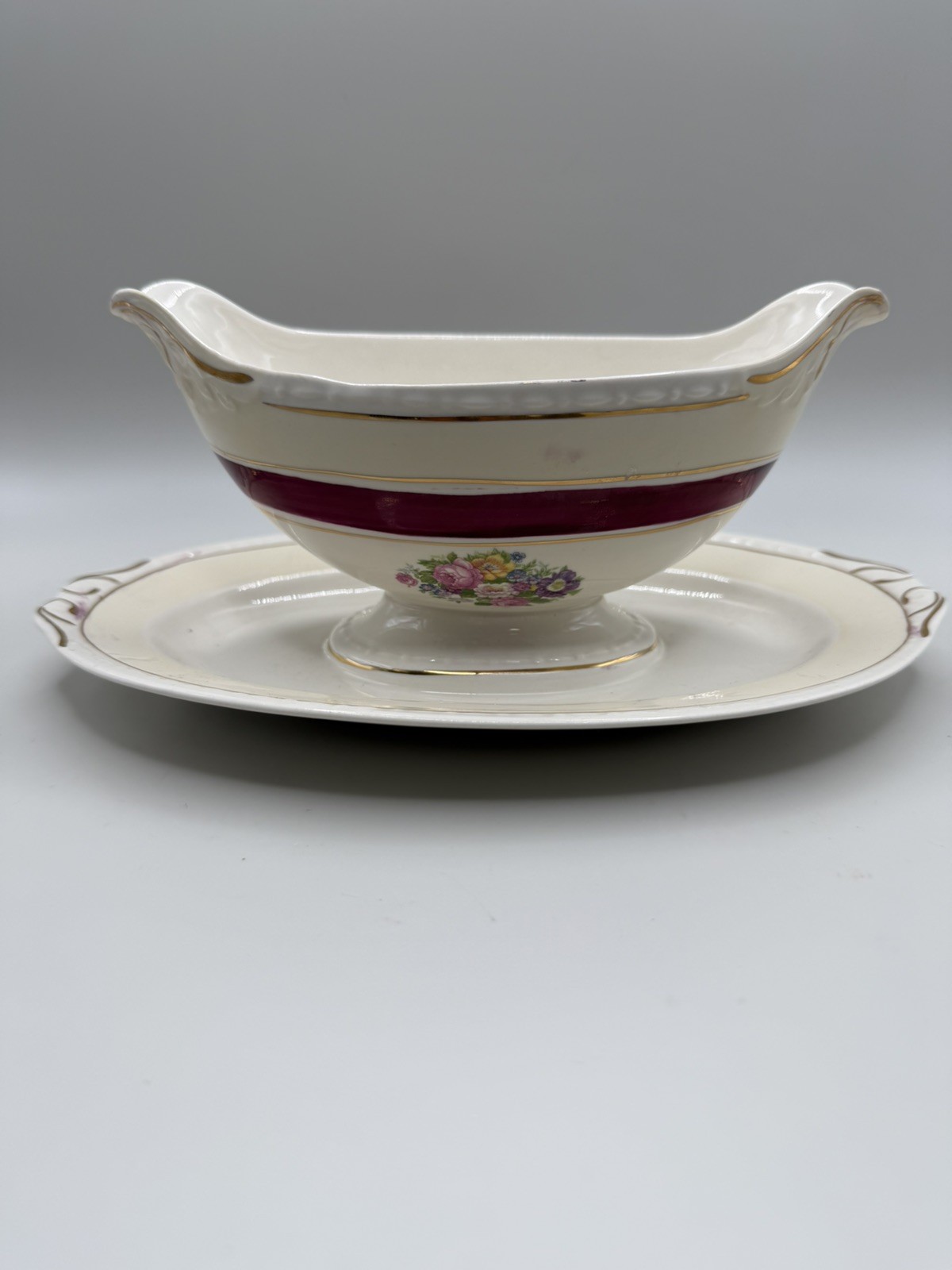 Homer Laughlin Eggshell Georgian Gravy Boat w/Attached Tray Cream Floral Boquet Homer Laughlin Eggshell Georgian Gravy Boat w/Attached Tray Cream Floral Boquet