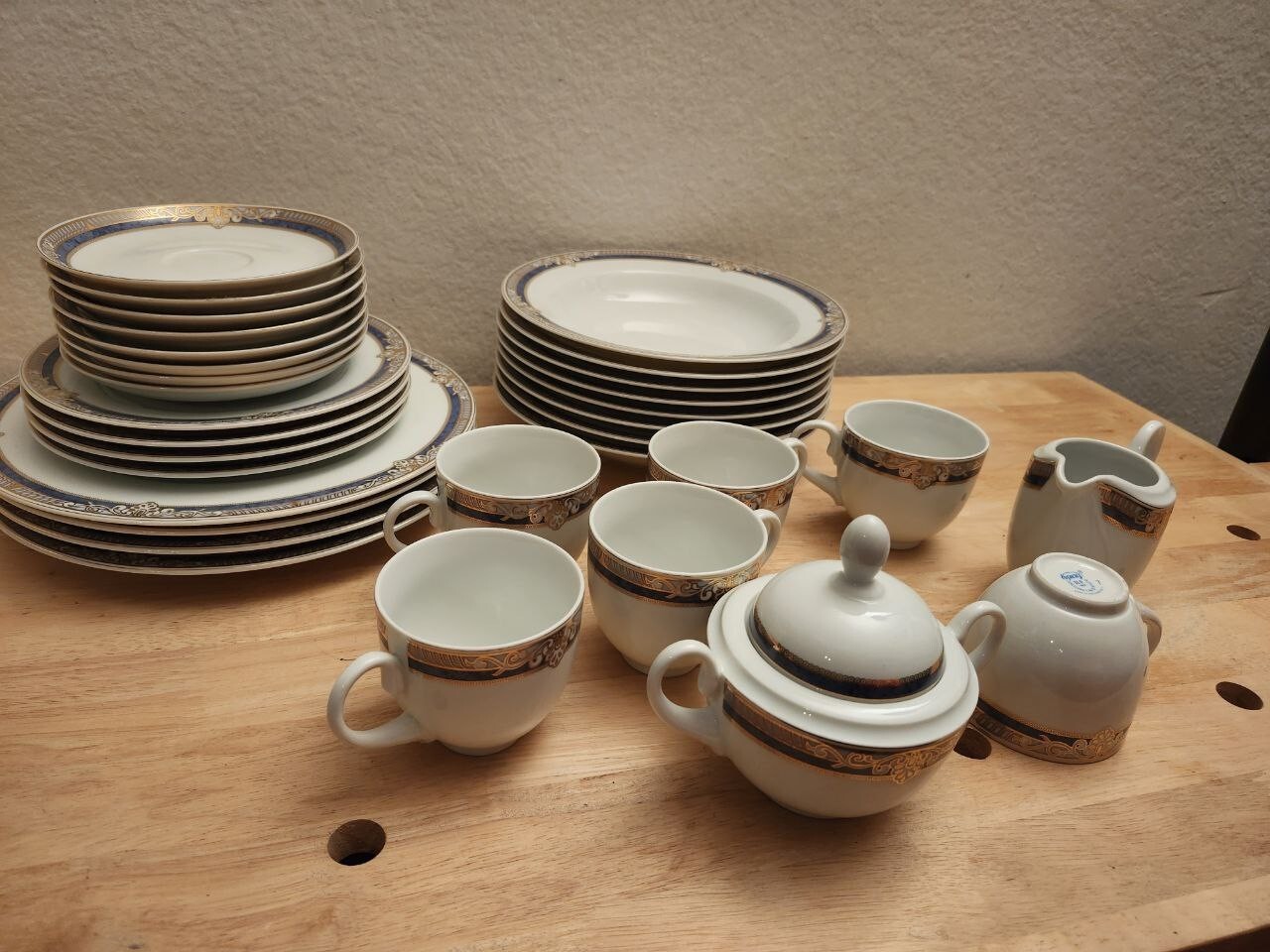 Epiag Royal Czechoslovakia Porcelaine Fine De Boheme Set (32pieces) Epiag Royal Czechoslovakia Porcelaine Fine De Boheme Set (32pieces)