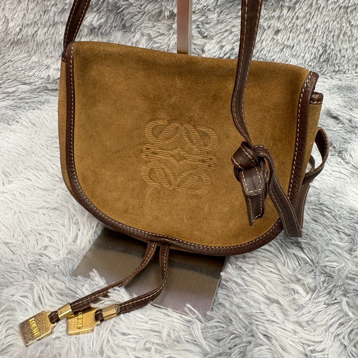 LOEWE Anagram Suede Leather Crossbody Shoulder Bag Brown Vintage Authentic LOEWE Anagram Suede Leather Crossbody Shoulder Bag Brown Vintage Authentic
