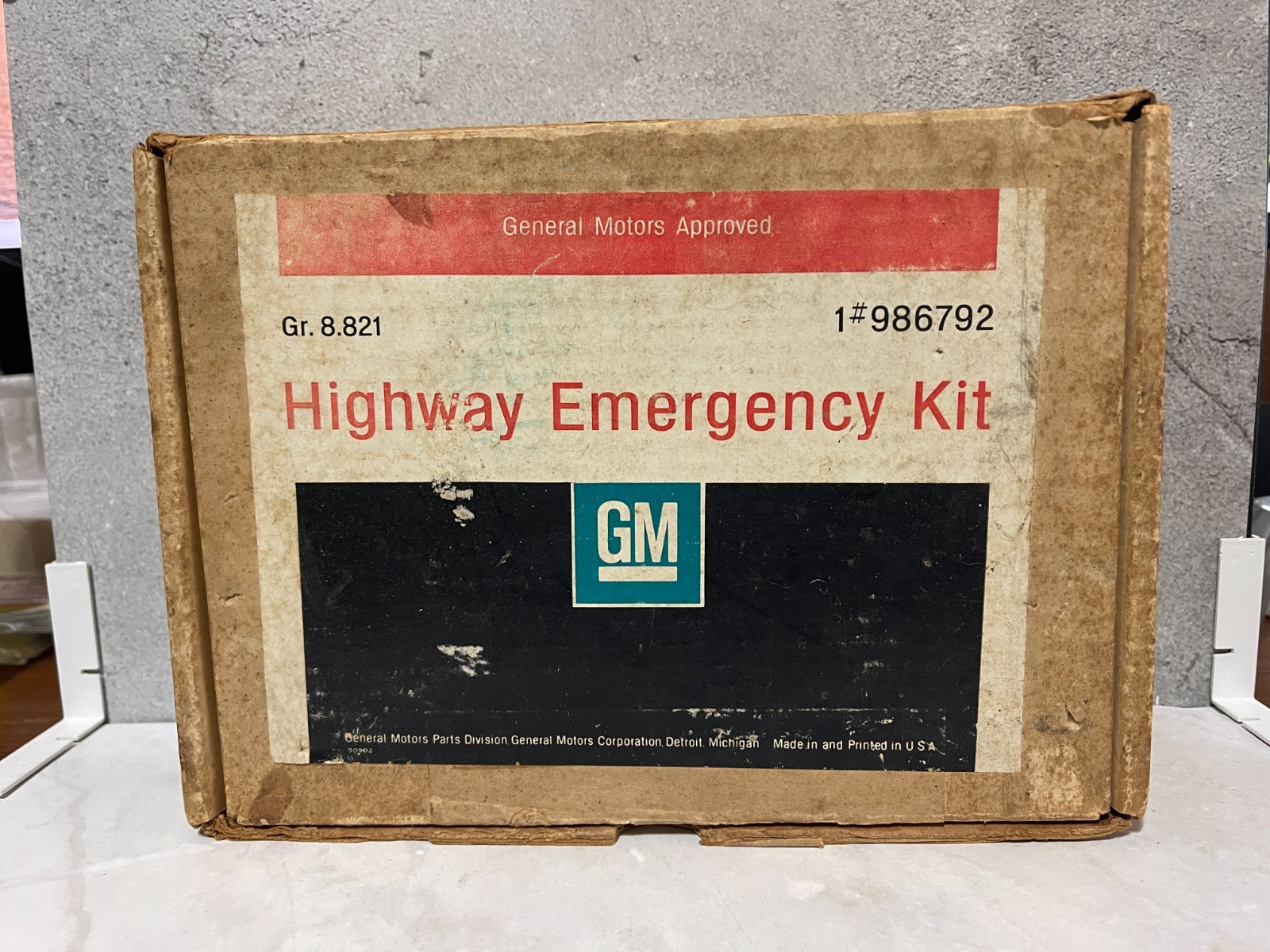 NOS GM Highway Emergency Kit 1#986792 Gr.8.821 Extinguisher + Puncture Sealer NOS GM Highway Emergency Kit 1#986792 Gr.8.821 Extinguisher + Puncture Sealer