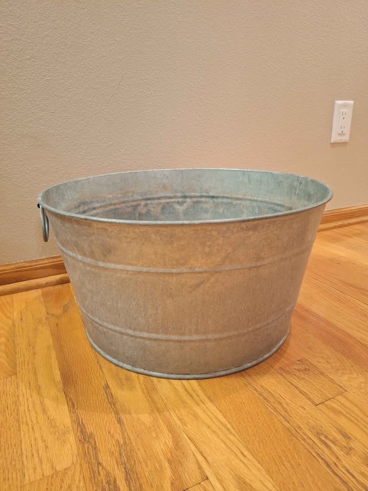 Vintage Galvanized Metal Wash Tub Bucket Planter Rustic Farmhouse Garden 18x9.5\ Vintage Galvanized Metal Wash Tub Bucket Planter Rustic Farmhouse Garden 18x9.5\