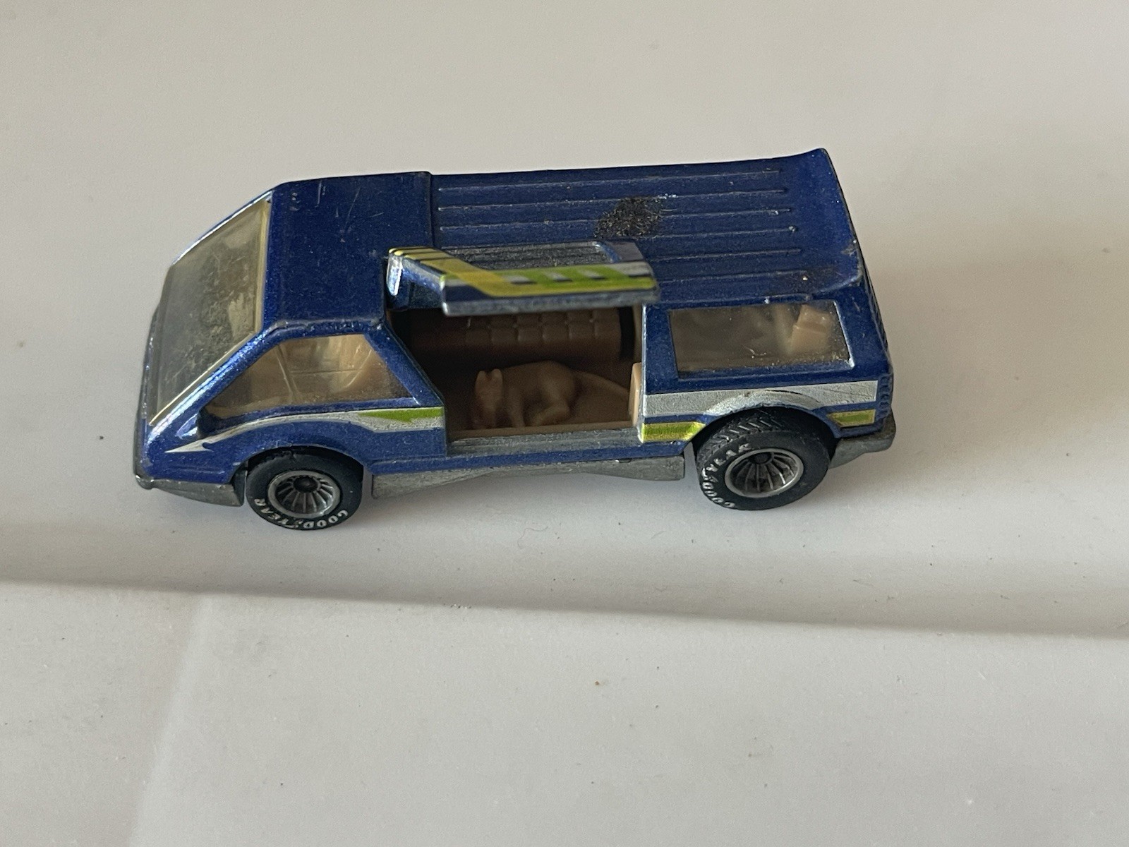 Vintage 1984 Hot Wheels Dream Van XGW 5909 Blue Hong Kong Real Riders Diecast