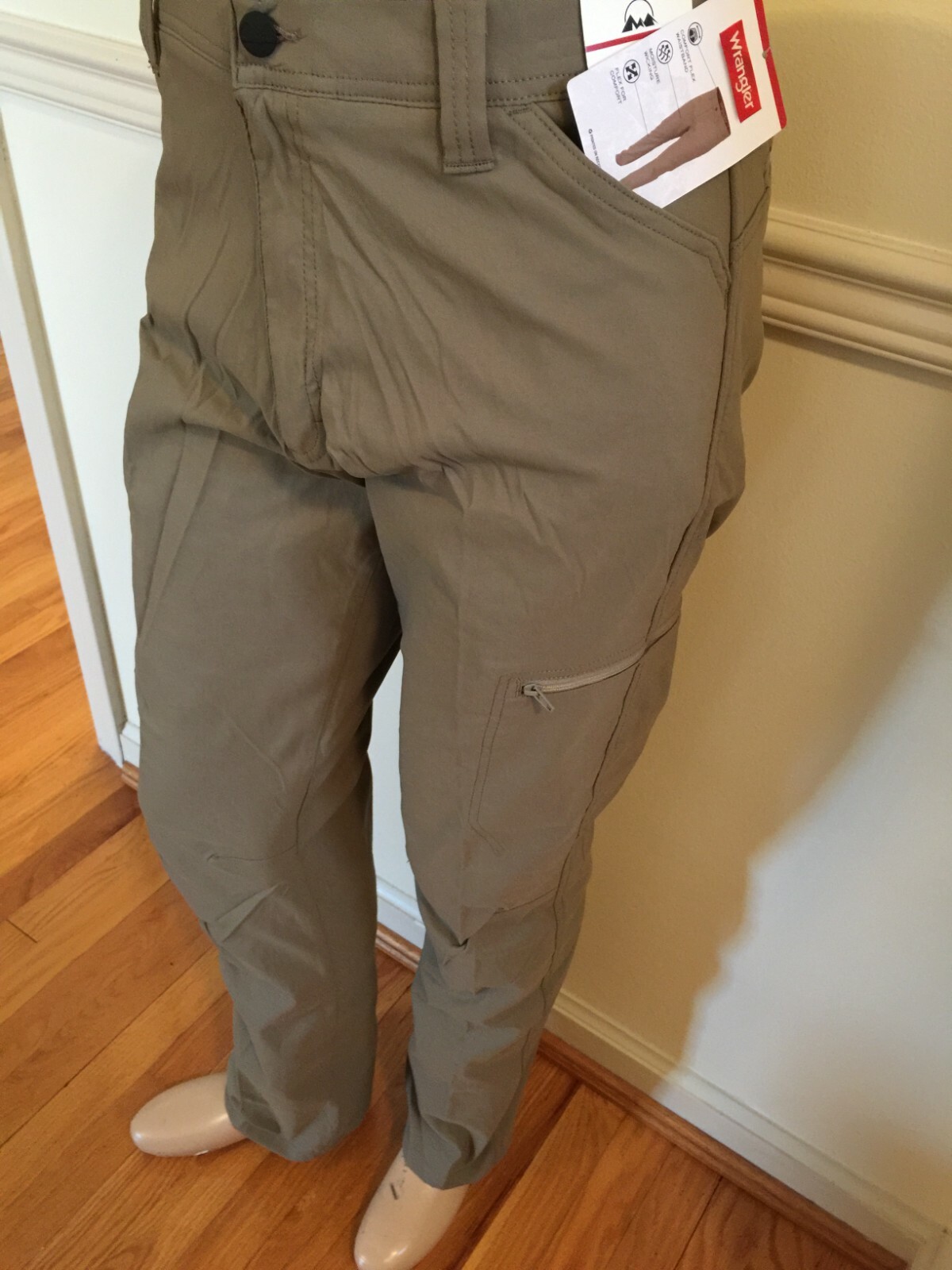 NWT MEN\'S Wrangler Cargo Straight Fit Pant Nylon Flex Performance Flex Waist