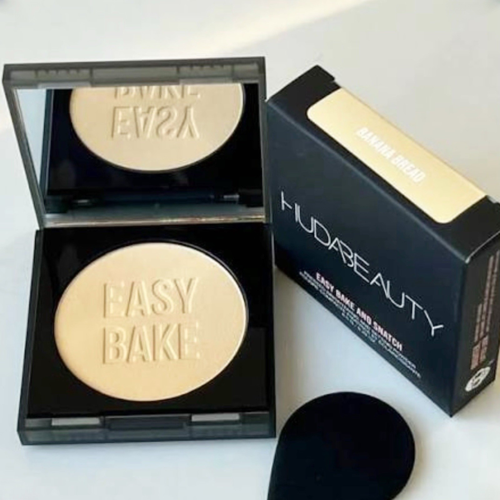 Huda Beauty Easy Bake & Snatch Brightening Pressed Setting Powder Banana Bread