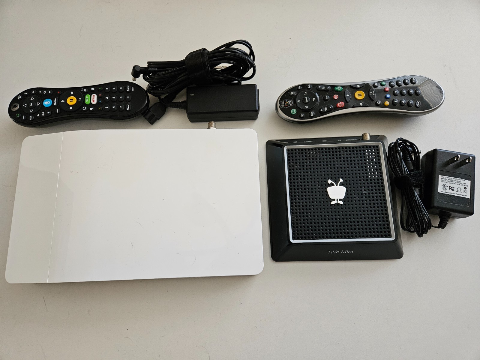 TIVO BOLT LIFETIME SUBSCRIPTION 500GB TCD849500 OTA ANTENNA & CABLE & TIVO MINI