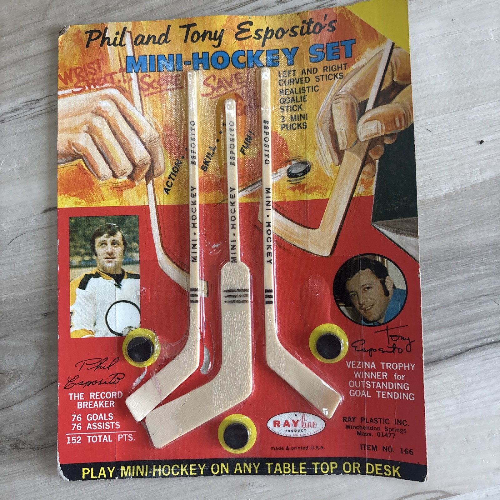 1970\'S PHIL and TONY ESPOSITO\'S MINI HOCKEY SET ON CARD NHL VINTAGE - RARE🔥 1970\'S PHIL and TONY ESPOSITO\'S MINI HOCKEY SET ON CARD NHL VINTAGE - RARE🔥