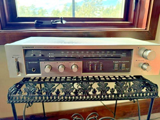 VINTAGE PIONEER SX-303 AM/FM STEREO RECEIVER AMPLIFIER 45 W JAPAN 1980\'s