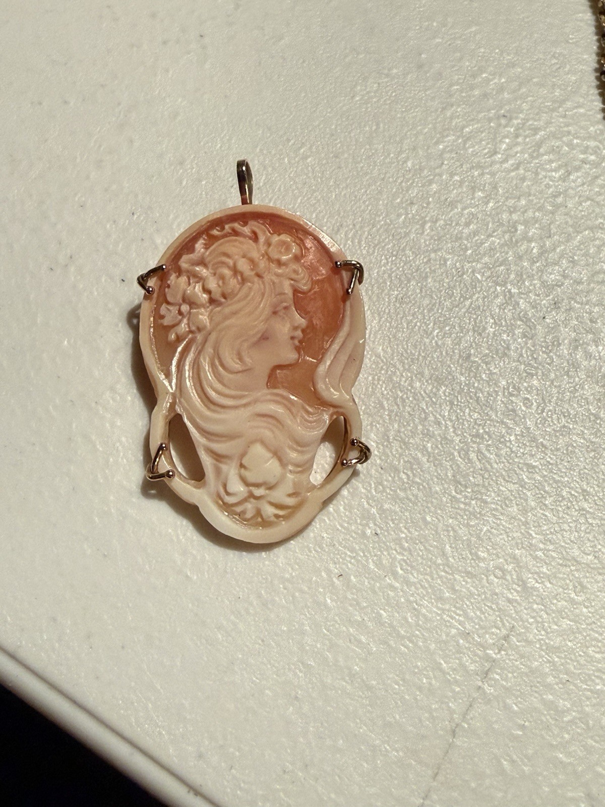 14 k Gold Signed Cameo pin/pendent 14 k Gold Signed Cameo pin/pendent