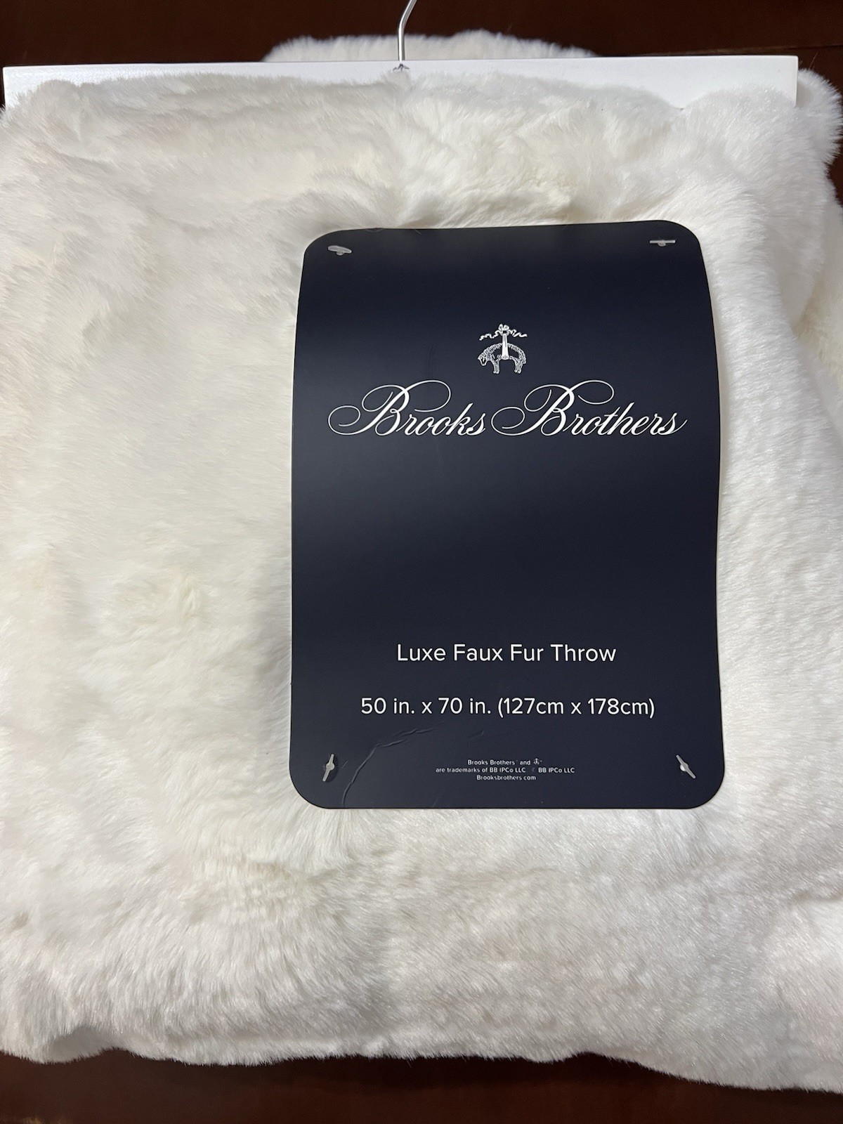 Brooks Brothers Luxe Faux Fur Throw Blanket 50in x70” Light Beige / Cream NWT Brooks Brothers Luxe Faux Fur Throw Blanket 50in x70” Light Beige / Cream NWT