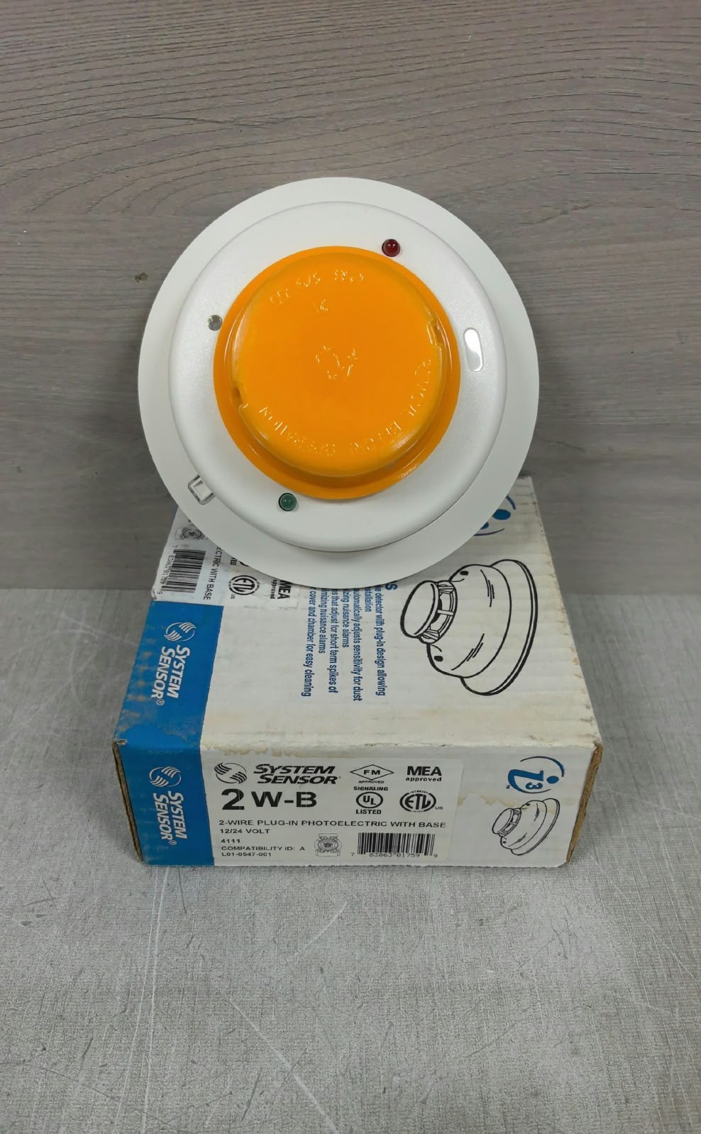 LOT 2PCS. SYSTEM SENSOR 2W-B 2WIRE PLUG-IN PHOTOELECTRIC W/ BASE SMOKE DETECTOR