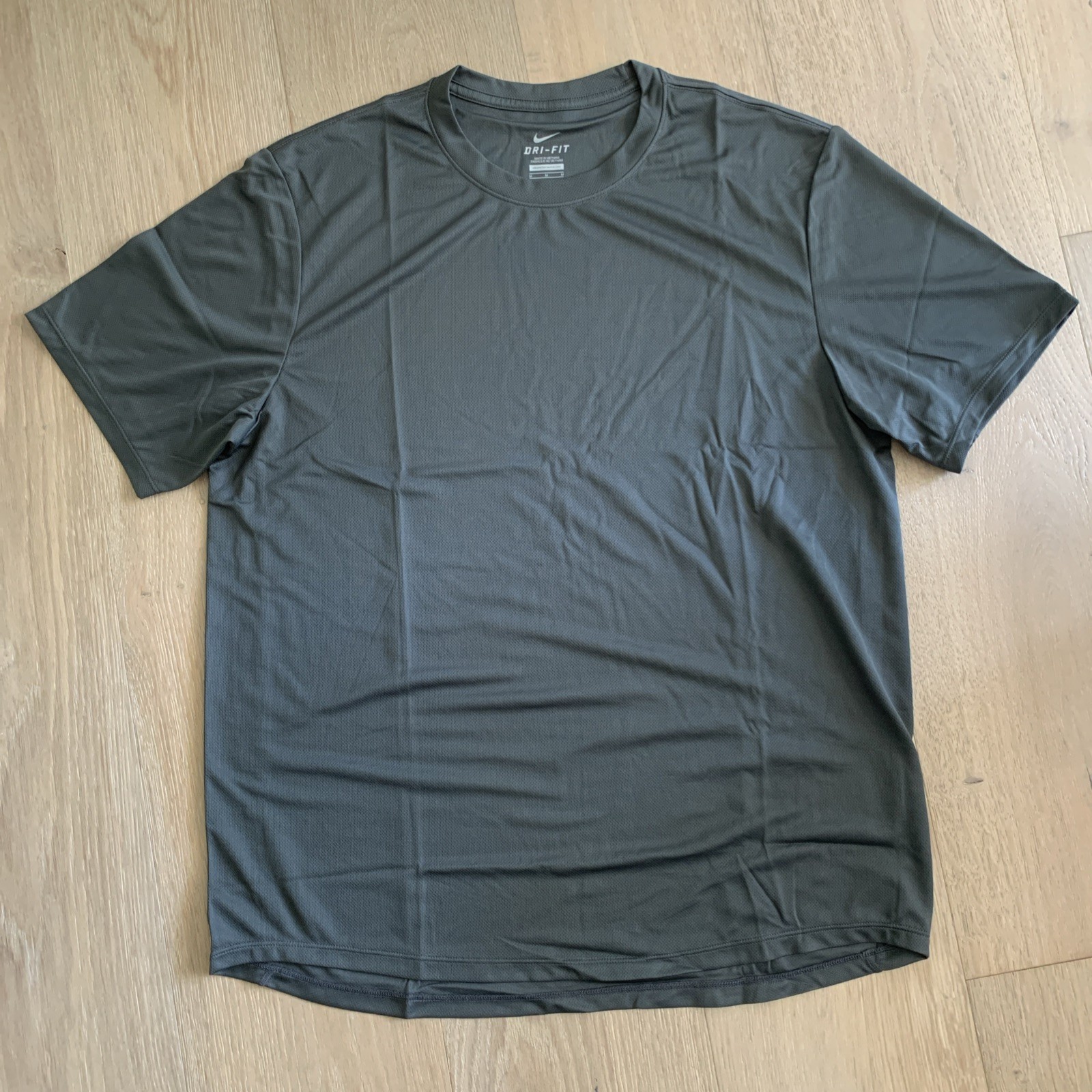 Nike Dri Fit Training Short Sleeve Shirt Men\'s Size Medium 573893-060 Dark Gray