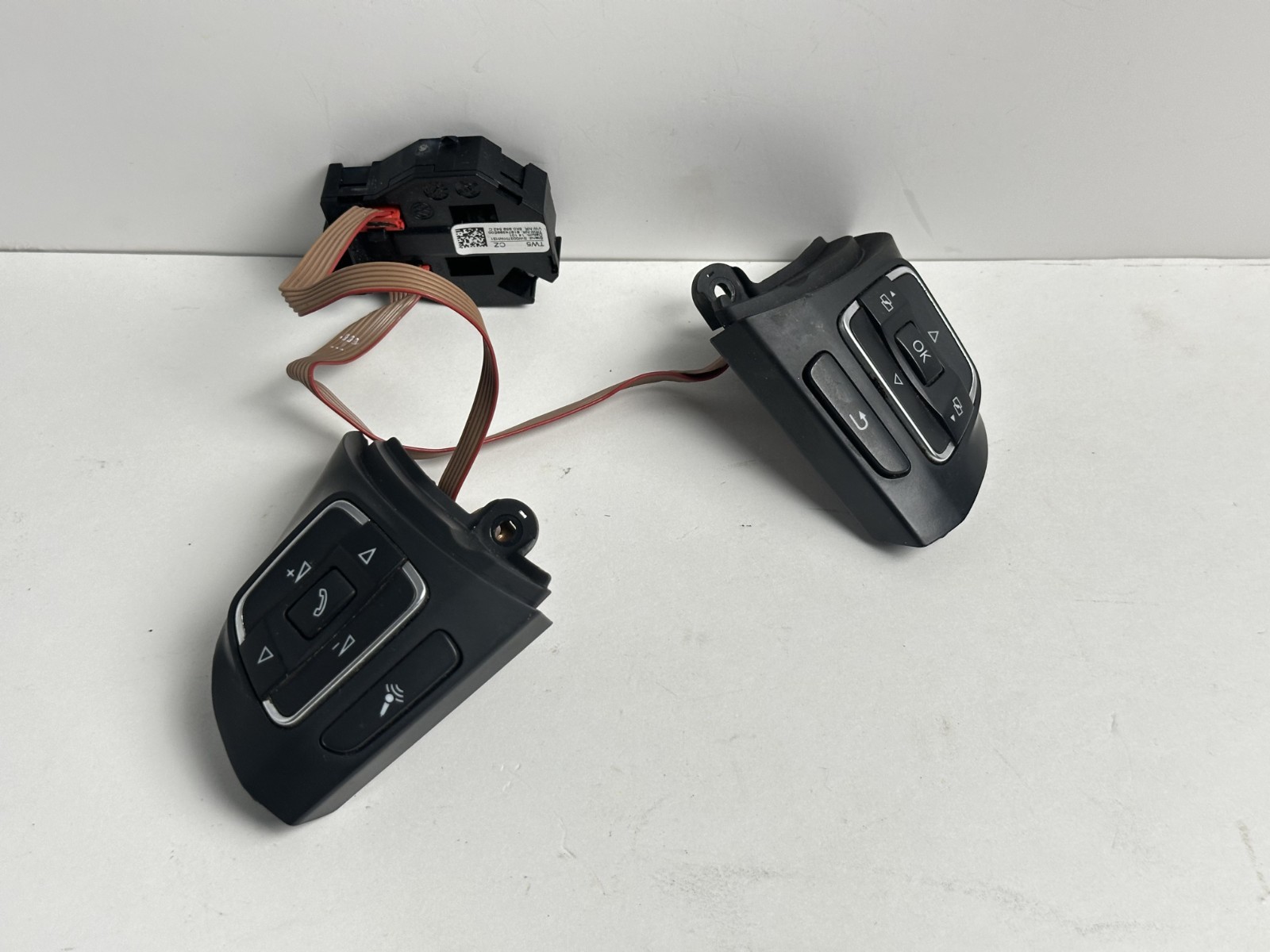 2012-2015 VOLKSWAGEN TIGUAN STEERING WHEEL AUDIO & CRUISE CONTROL SWITCH SET OEM