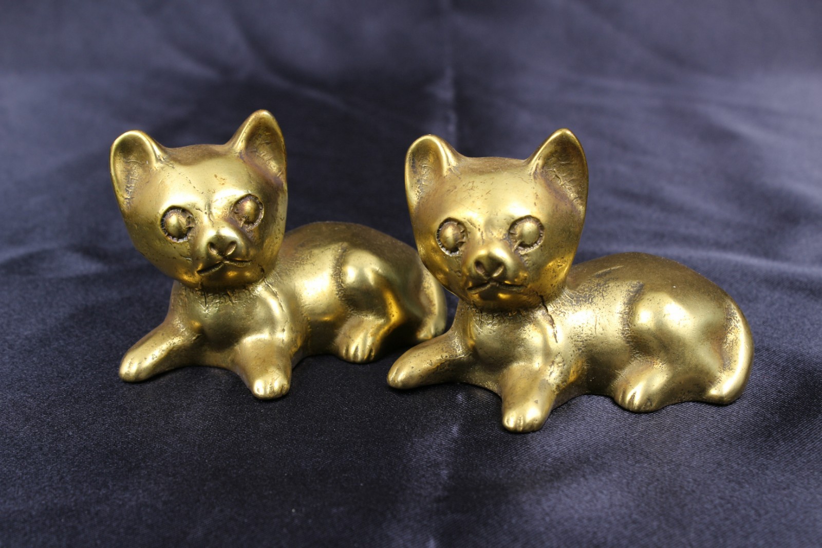 Vintage Italian Brass Cat Figurines Pair MCM Paperweight Crouching Kittens