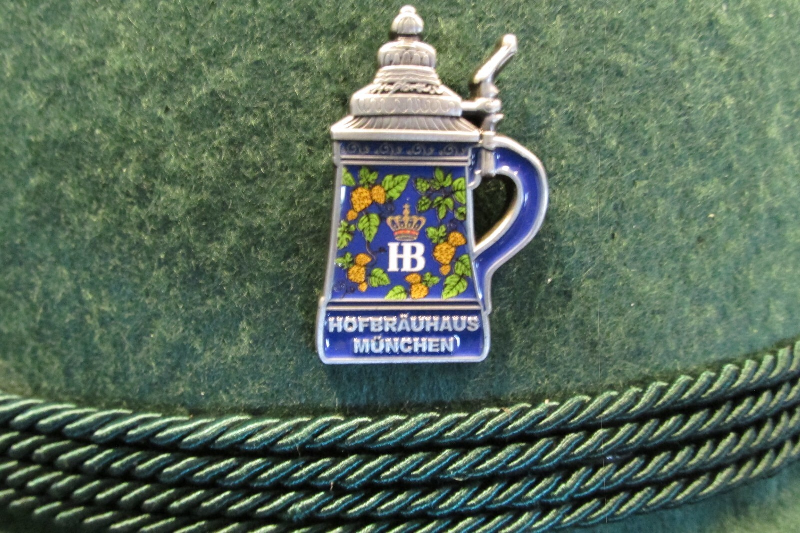 HB Hofbrauhaus Munchen Large Stein Oktoberfest/German Hat Pin HB Hofbrauhaus Munchen Large Stein Oktoberfest/German Hat Pin