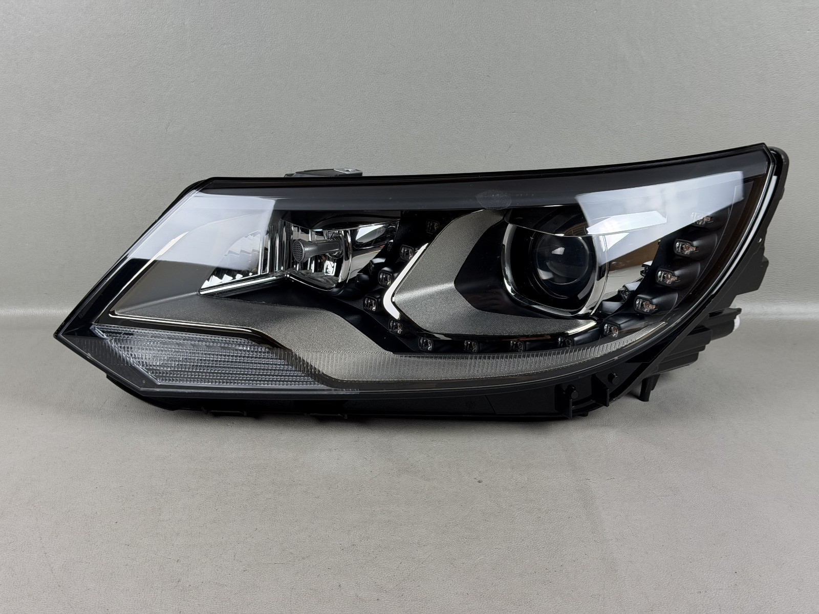 Nice 2012-2017 Volkswagen Tiguan Left Driver LH Side Xenon HID OEM Headlight