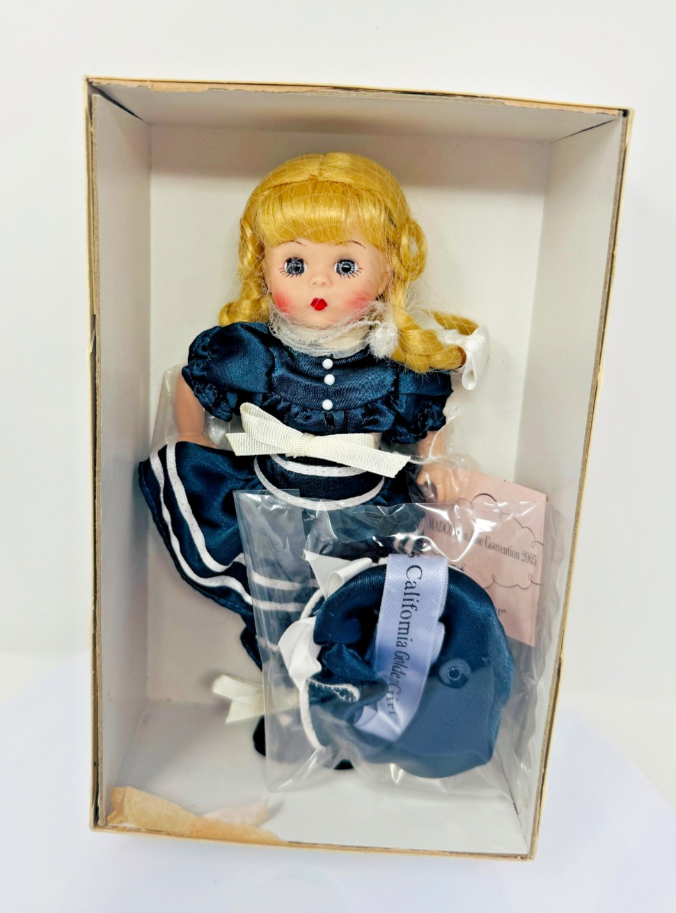 2005 Madame Alexander Club Convention Doll 8\