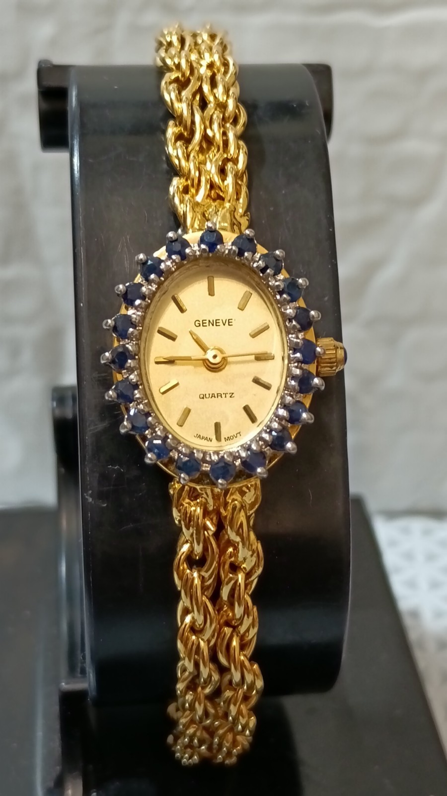 GENEVE Sapphire Bezel Luxury Vintage Women\'s Watch Gold Tone Quartz 17 mm