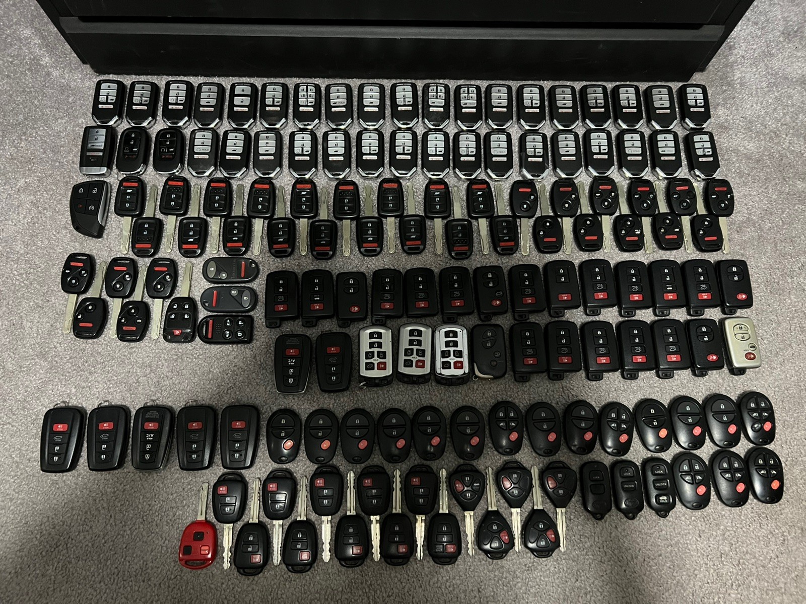 LOT OF  447  USED OEM TOYOTA  HONDA GM SUBARU KEY REMOTE FOB PLUS MORE LOOK