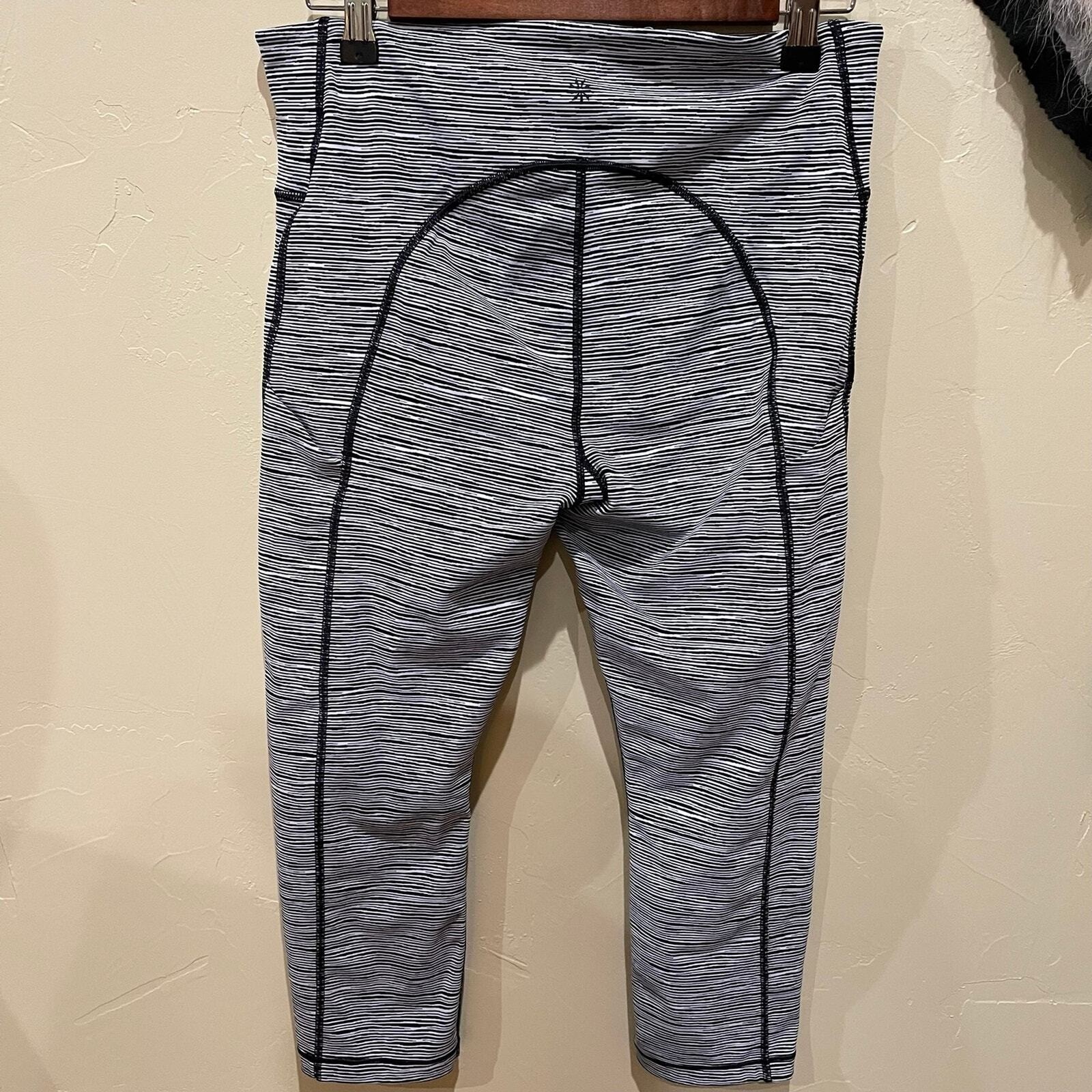 Athleta Medium Ultimate Linear Lines Capri Black White Stripe Workout Gym Walk