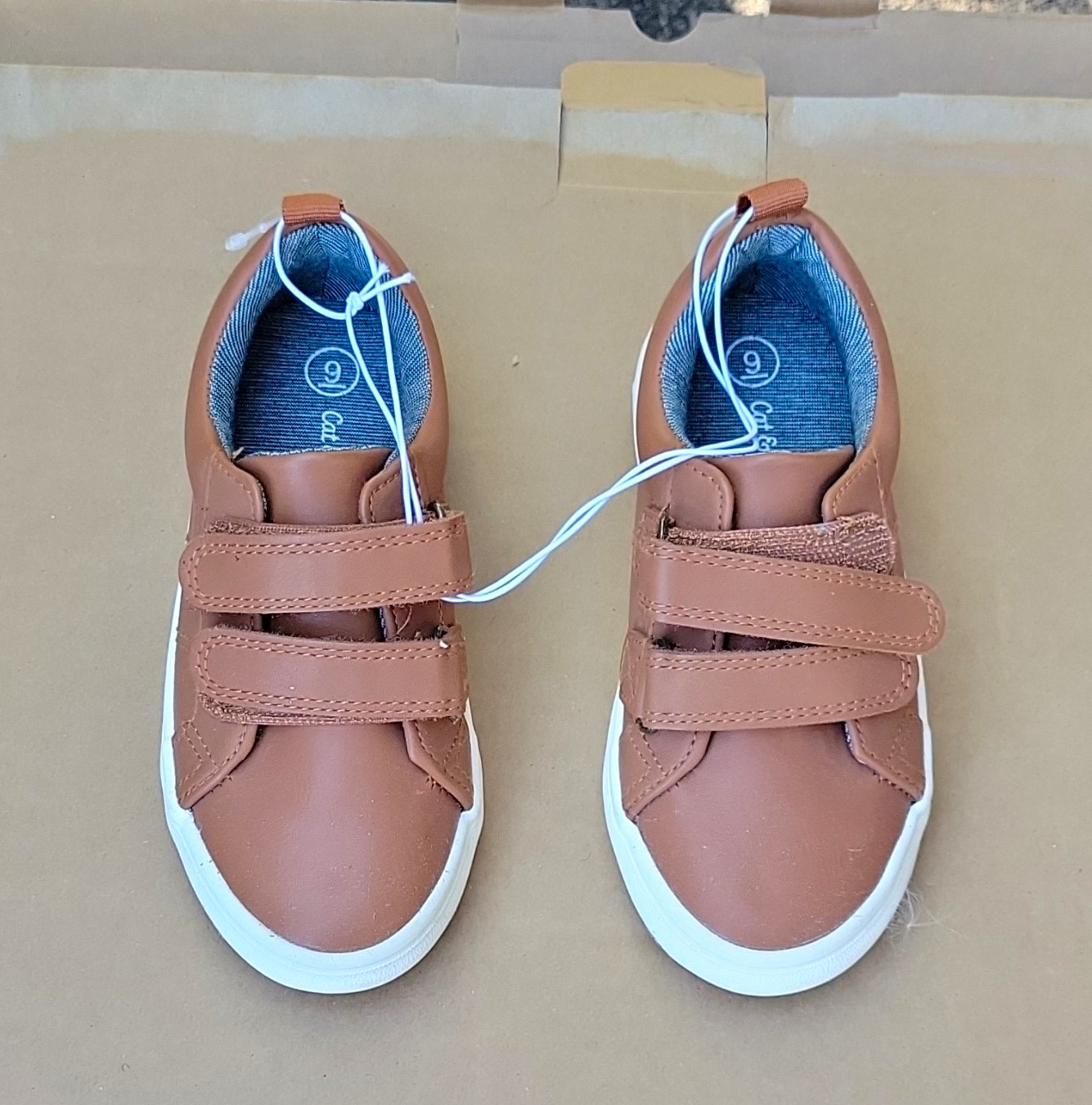 Cat & Jack Unisex Kids Brown Hook & Loop Low Top Sneakers US Size 9 Cat & Jack Unisex Kids Brown Hook & Loop Low Top Sneakers US Size 9