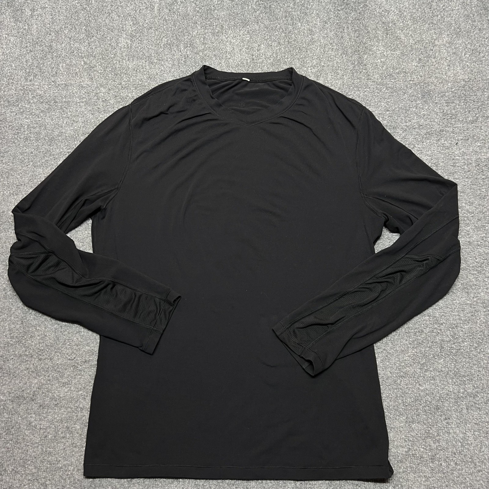 Lululemon Shirt Mens Large Black Long Sleeve V-Neck Athletic Running Tee Top
