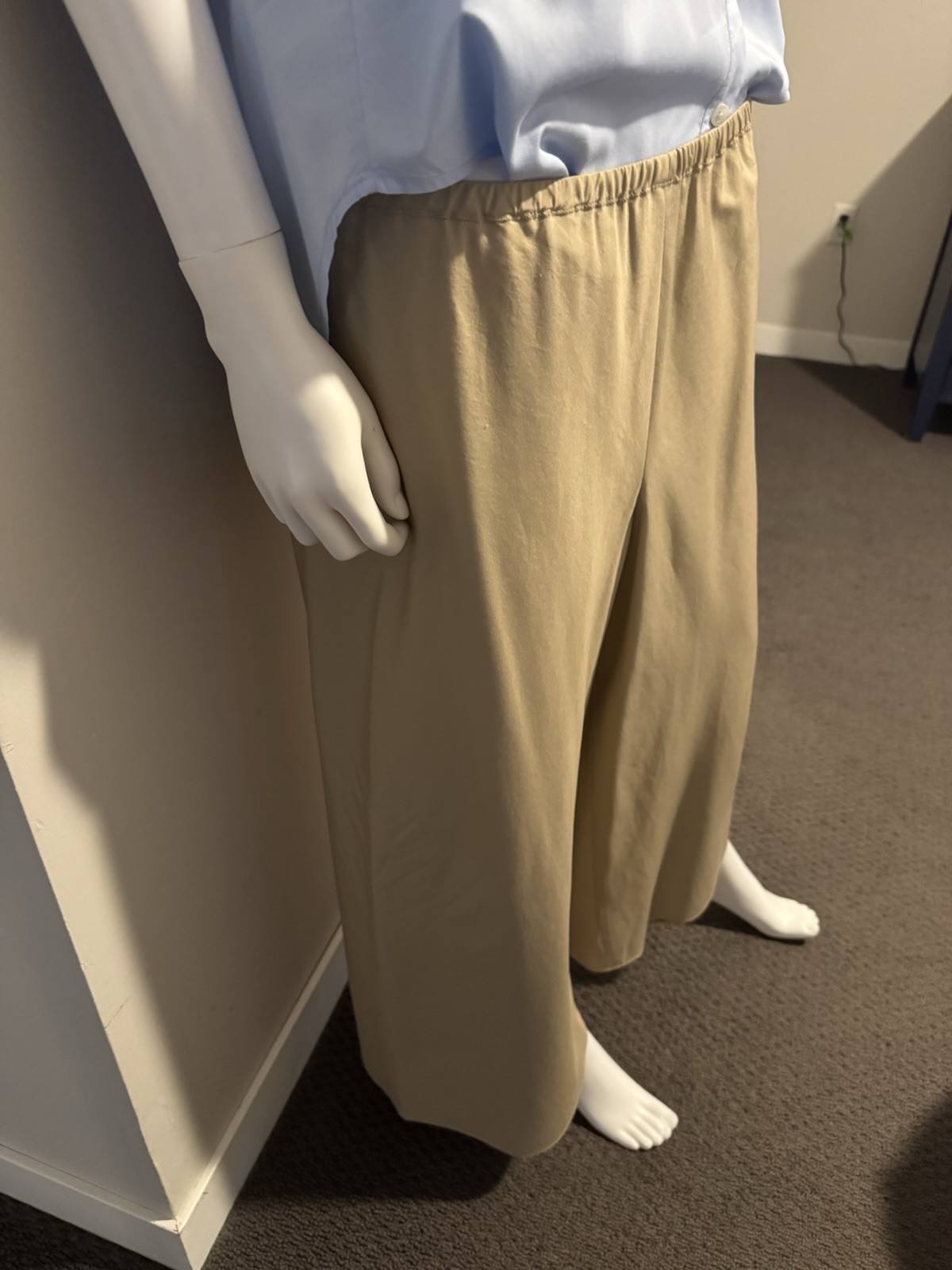 Vince Cropped Pull On Pants - NEW Vince Cropped Pull On Pants - NEW