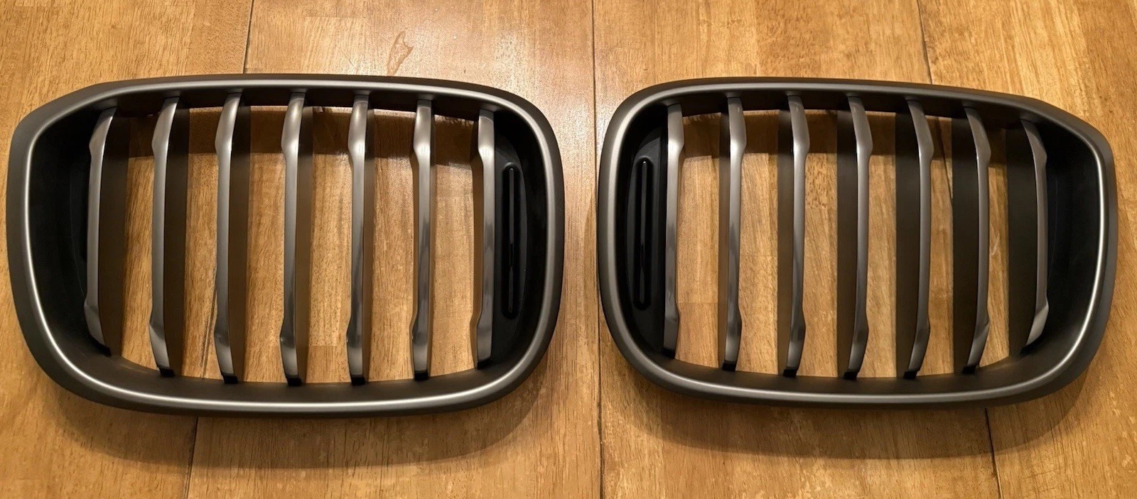 NEW Genuine OEM Left And Right Grille Pair for BMW 51137464921 And 51137464922 NEW Genuine OEM Left And Right Grille Pair for BMW 51137464921 And 51137464922