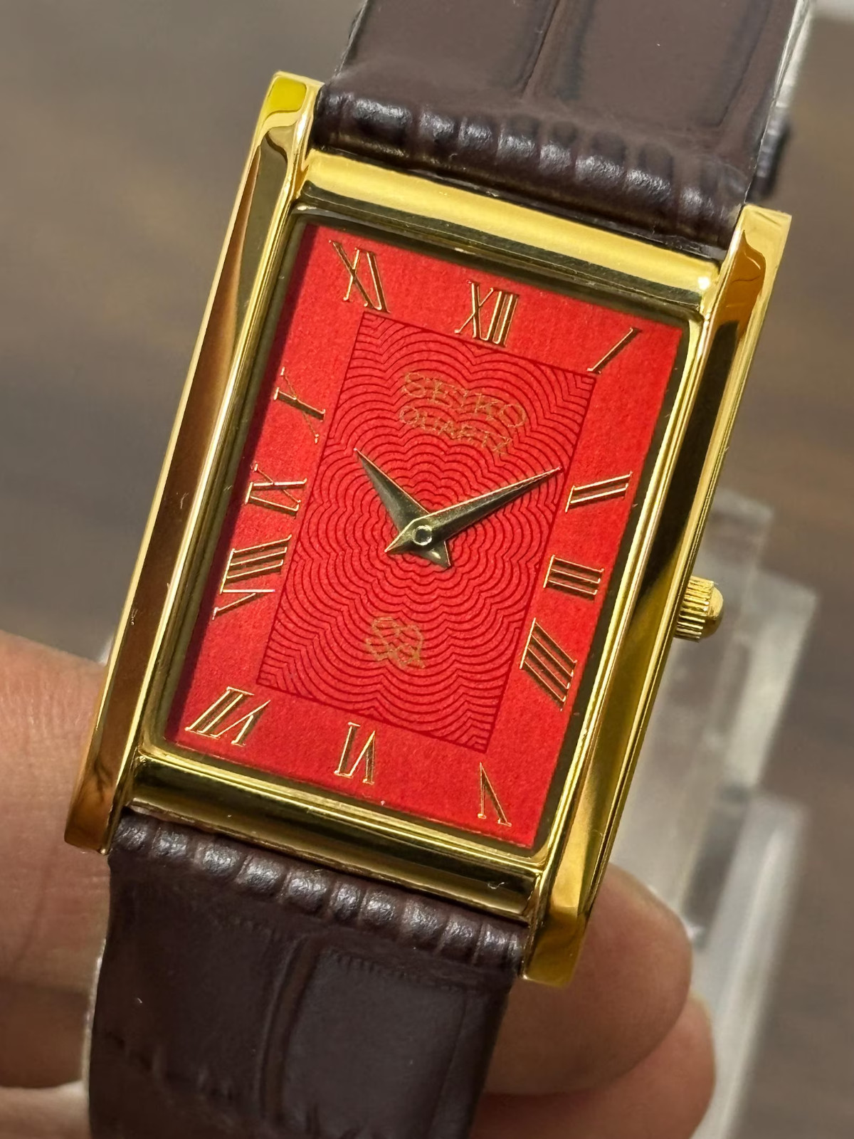 Vintage Seiko slim Men\'s Gold plated Wrist Watch -Red Dial