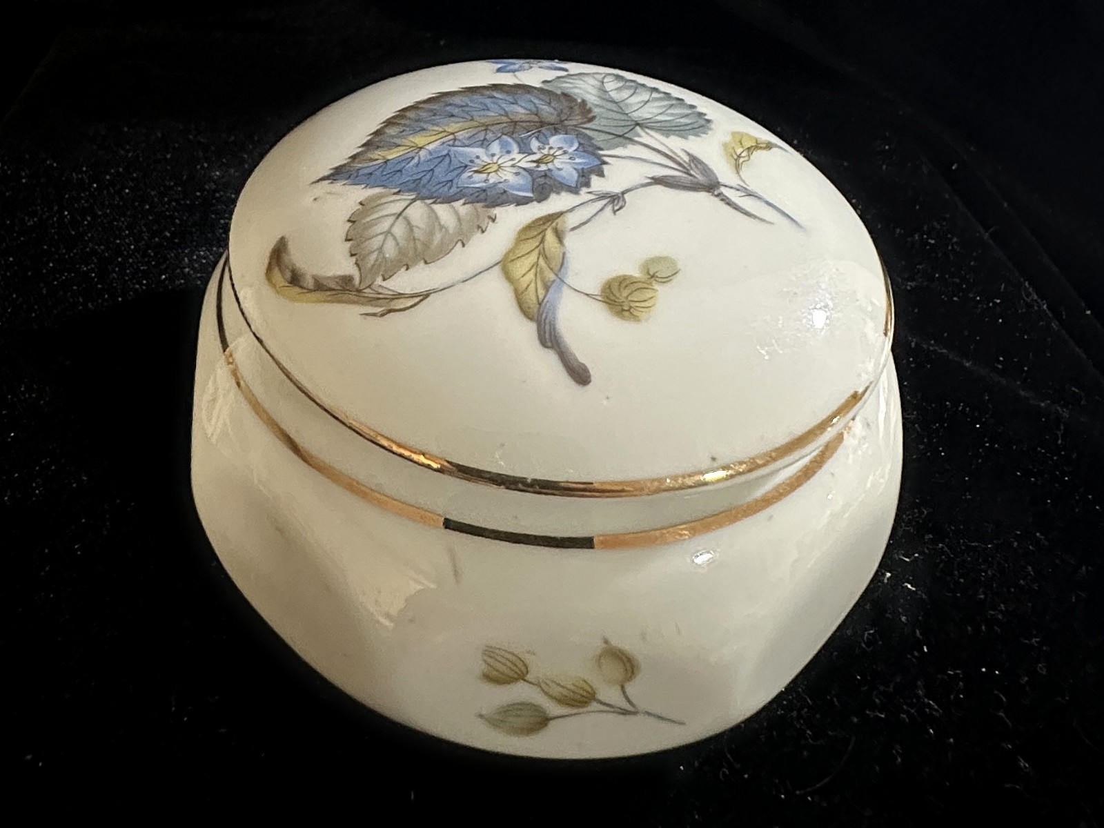 Vintage Porcelain Trinket Powder Box Blue Leaf Forget-Me-Not Gold Trim Lidded
