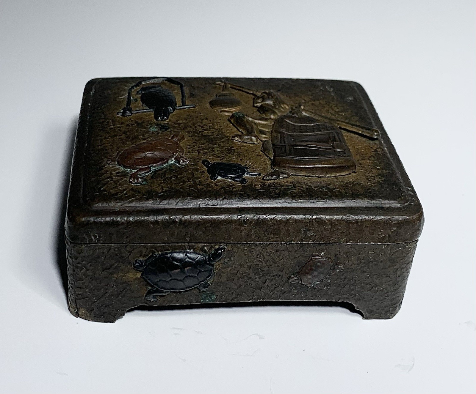 JAPANESE MIXED METALS BOX MEIJI TURLES FROGS BIRD 19th Century JAPANESE MIXED METALS BOX MEIJI TURLES FROGS BIRD 19th Century