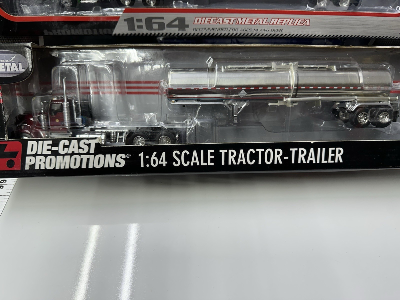1/64 DCP  Rocky Mountain Pipeline  Kenworth W900 DayCab  w / Chemical Tanker