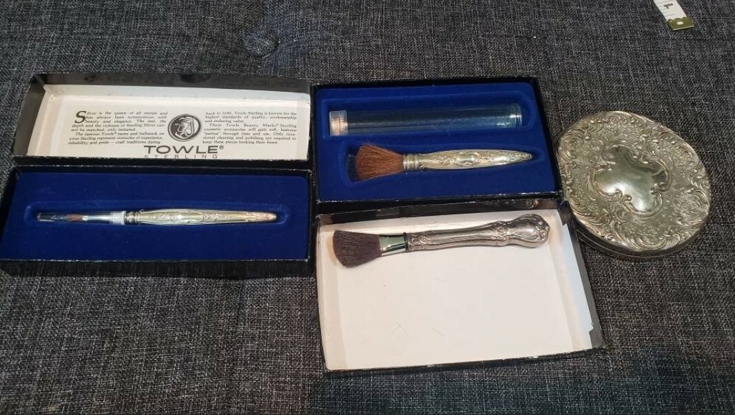 Antique Towle Sterling Silver 5 Piece Beauty Marks Cosmetic Accessories Set Antique Towle Sterling Silver 5 Piece Beauty Marks Cosmetic Accessories Set