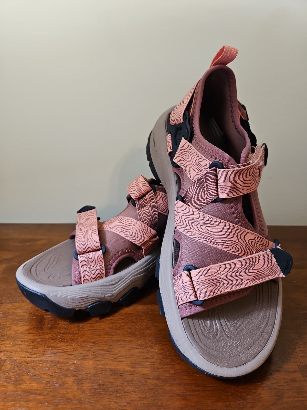 NWOT Teva Women\'s Grandview Max Sandals in Mahogany / Blooming Dahlia, Size 7.5 NWOT Teva Women\'s Grandview Max Sandals in Mahogany / Blooming Dahlia, Size 7.5