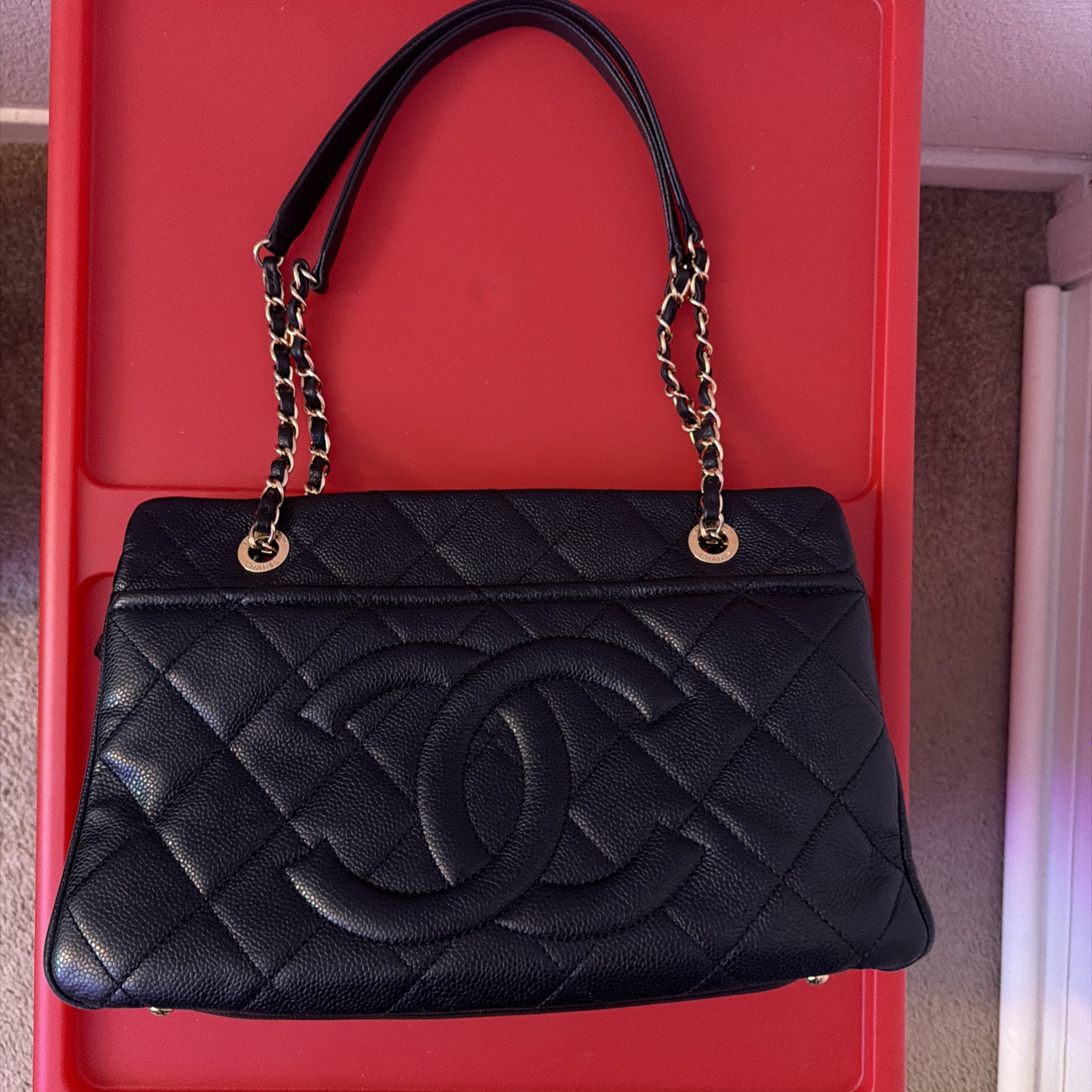 CHANEL Black Leather Quilted Shoulder Bag with Gold Chain Strap & Logo CHANEL Black Leather Quilted Shoulder Bag with Gold Chain Strap & Logo