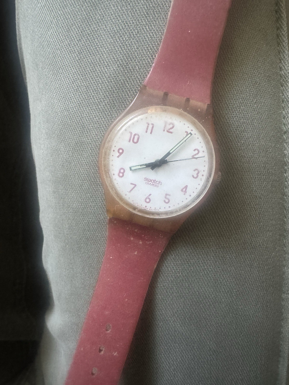 Vintage 1994 Swatch Quartz Analog Wristwatch White/Pink Dial Numerals Clear Case