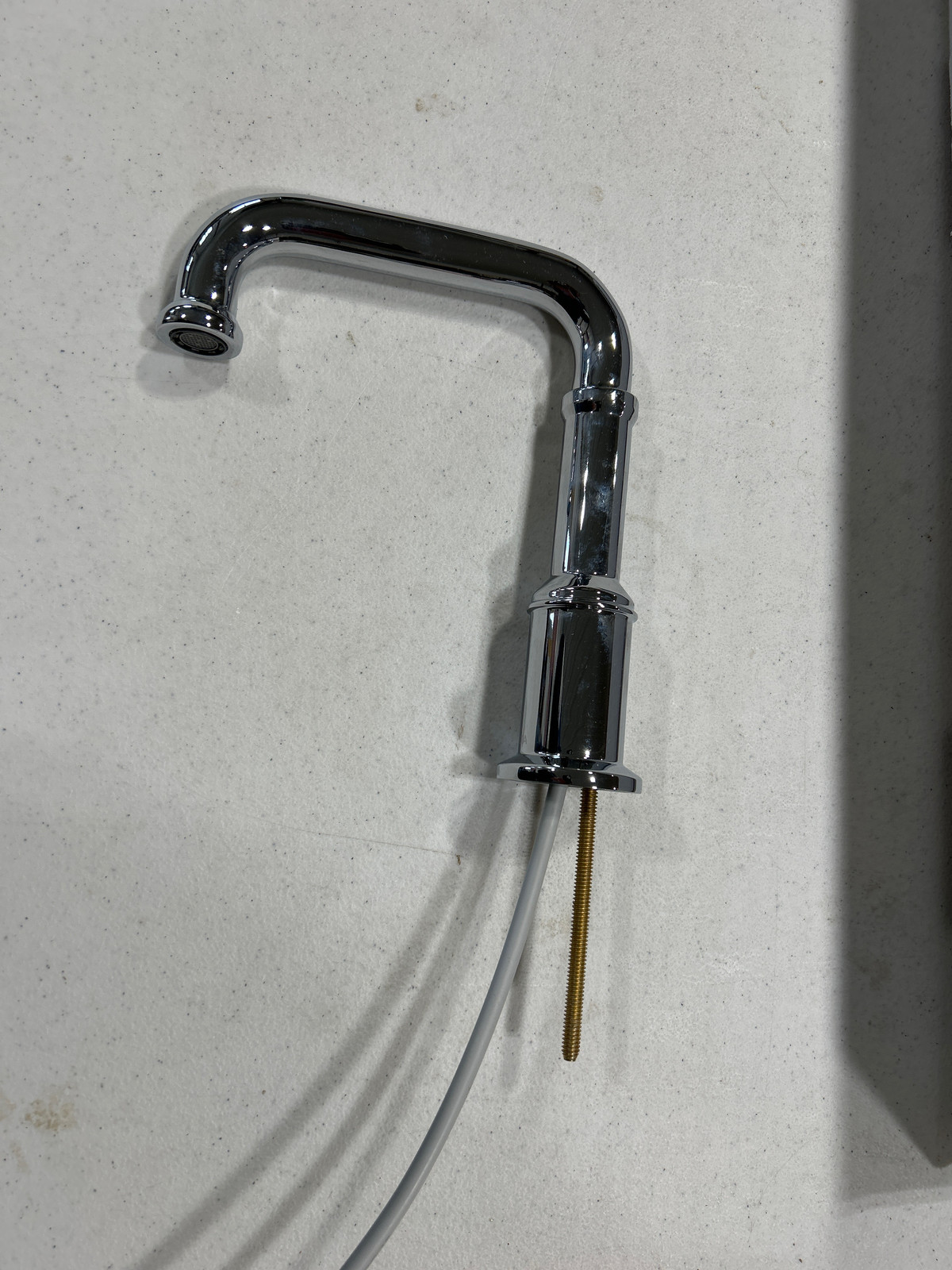 Delta 3584-PR-DST Widespread Faucet with Drain & Lever - Lumicoat Chrome