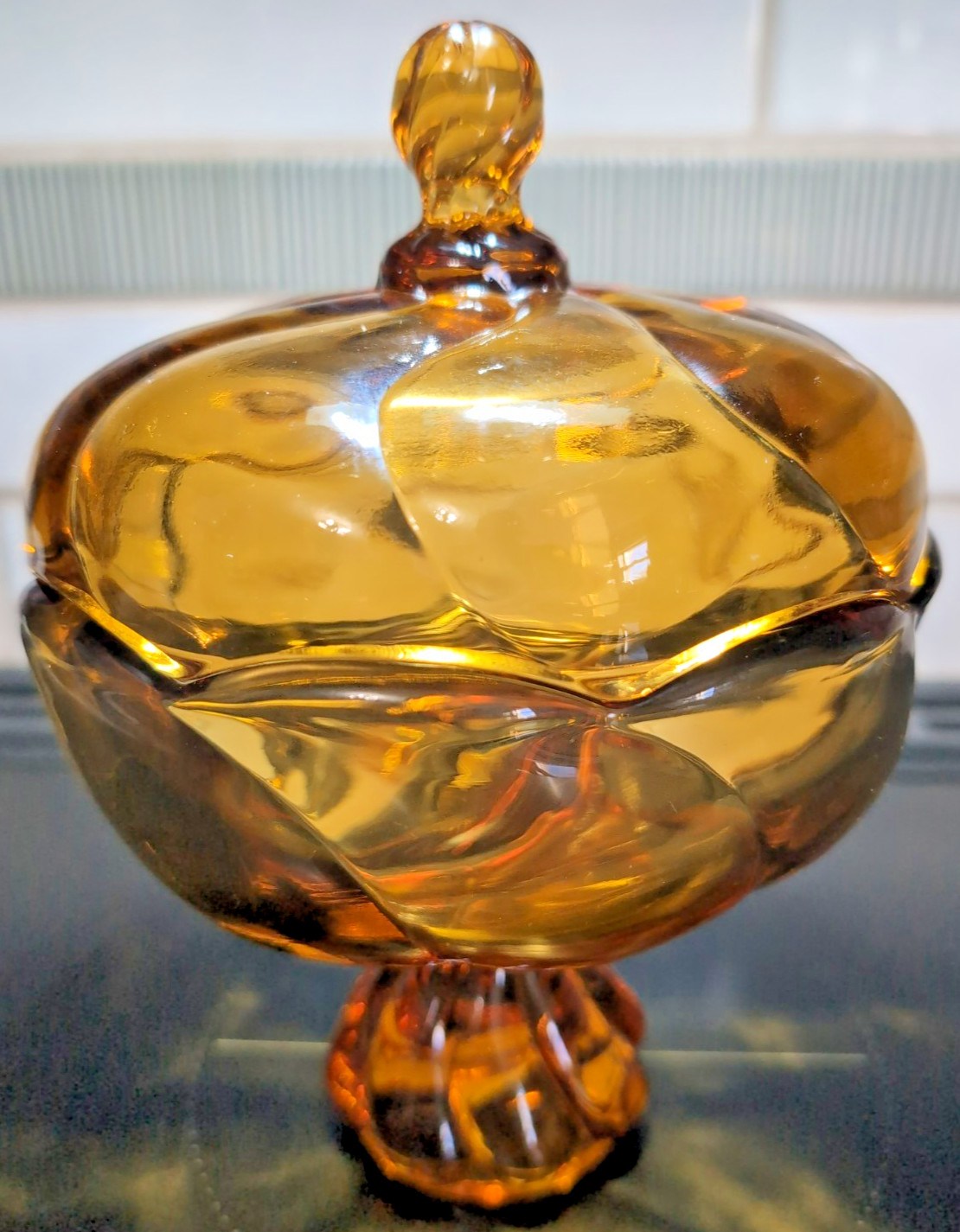 VTG Viking Glass Co Epic Twist 8\