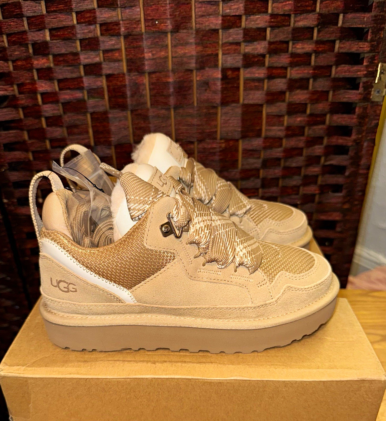 UGG Lowmel Sand Plaid Low Top Lace-Up Athletic Sneakers/Women’s Size 8 UGG Lowmel Sand Plaid Low Top Lace-Up Athletic Sneakers/Women’s Size 8