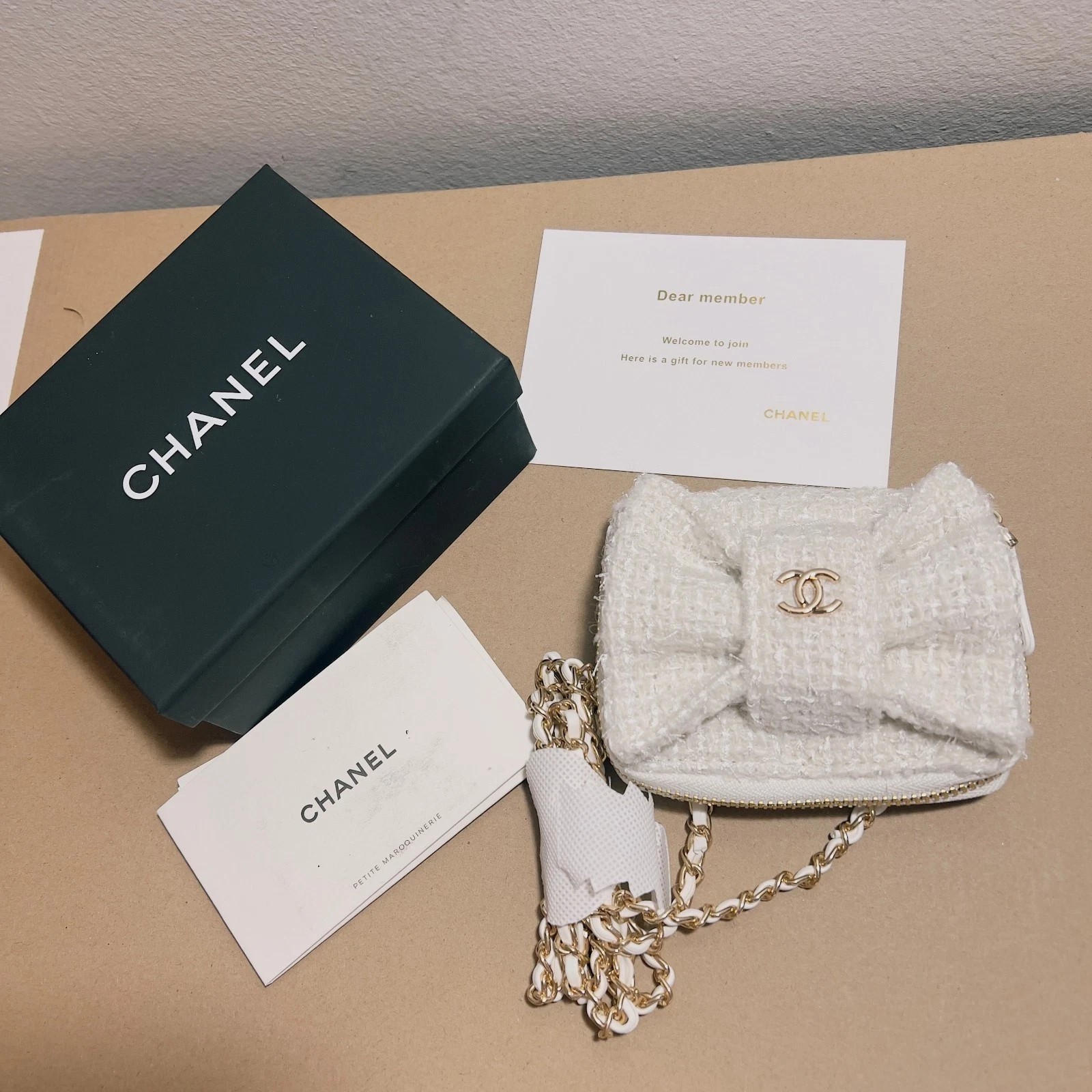CHANEL Beaute VIP Gift Snow White Bow Chain Crossbody Card Pouch with Box